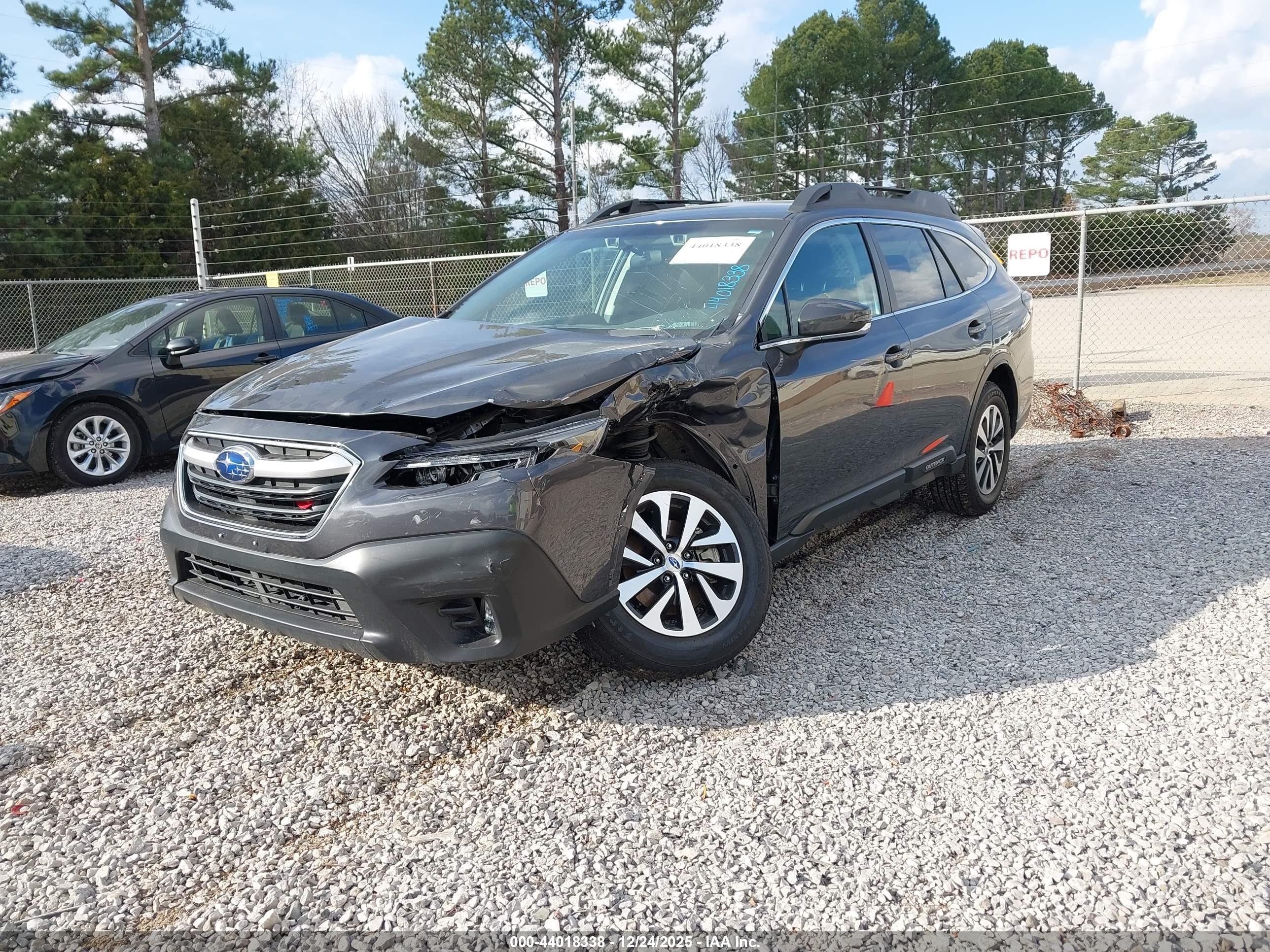 SUBARU OUTBACK image 2
