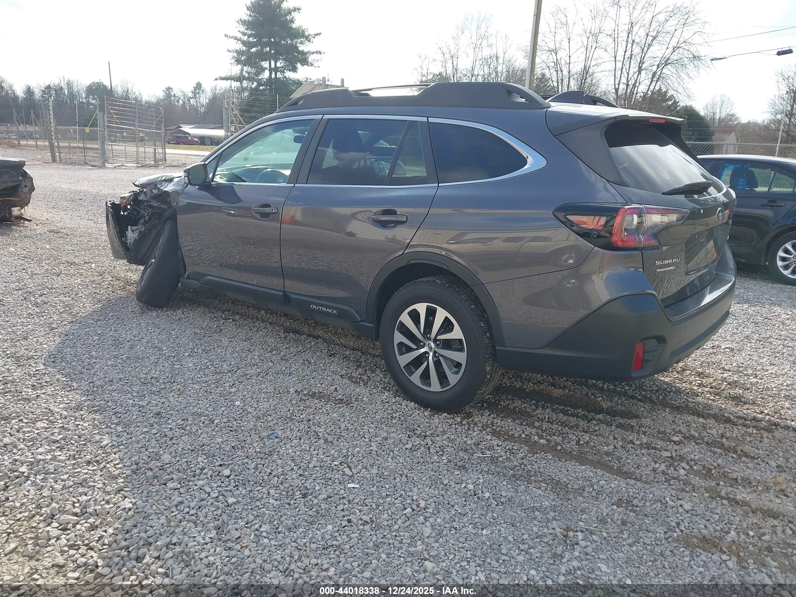 SUBARU OUTBACK image 3