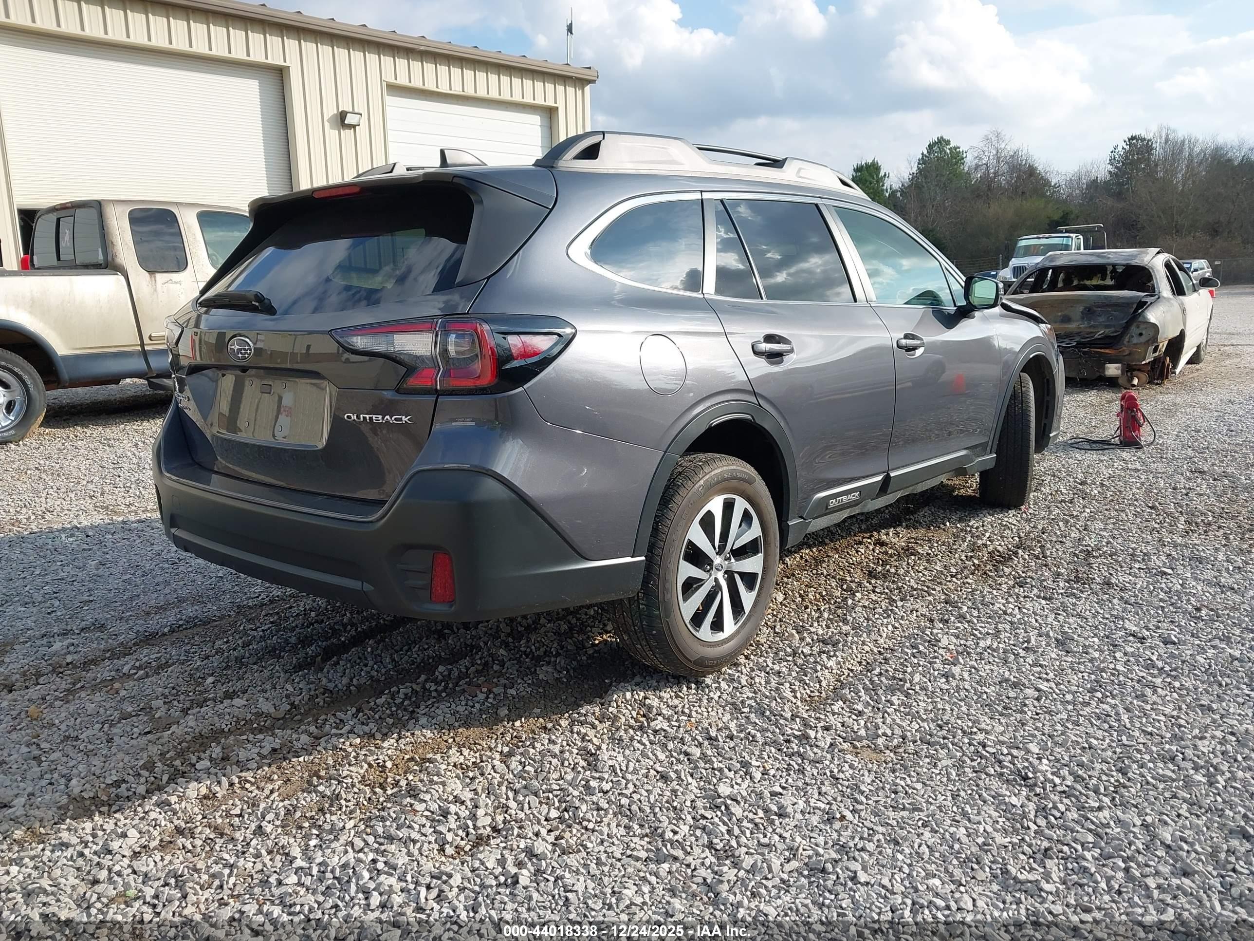 SUBARU OUTBACK image 4