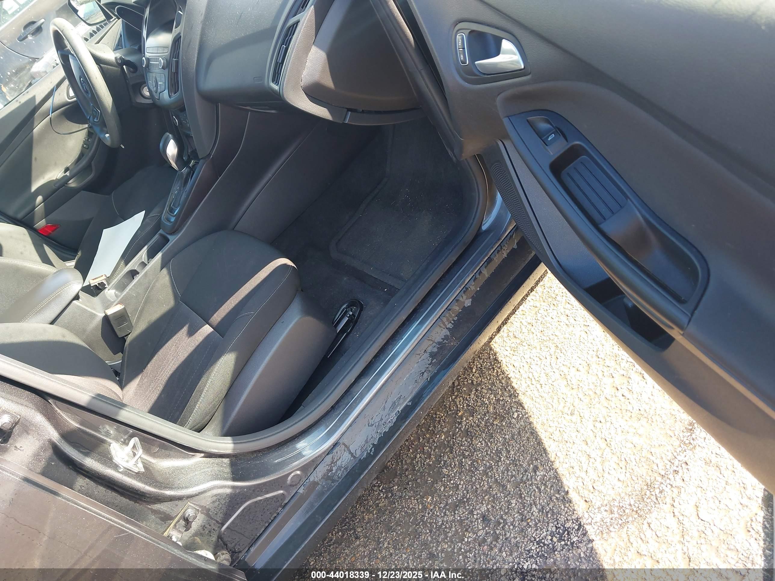 FORD FOCUS image 5