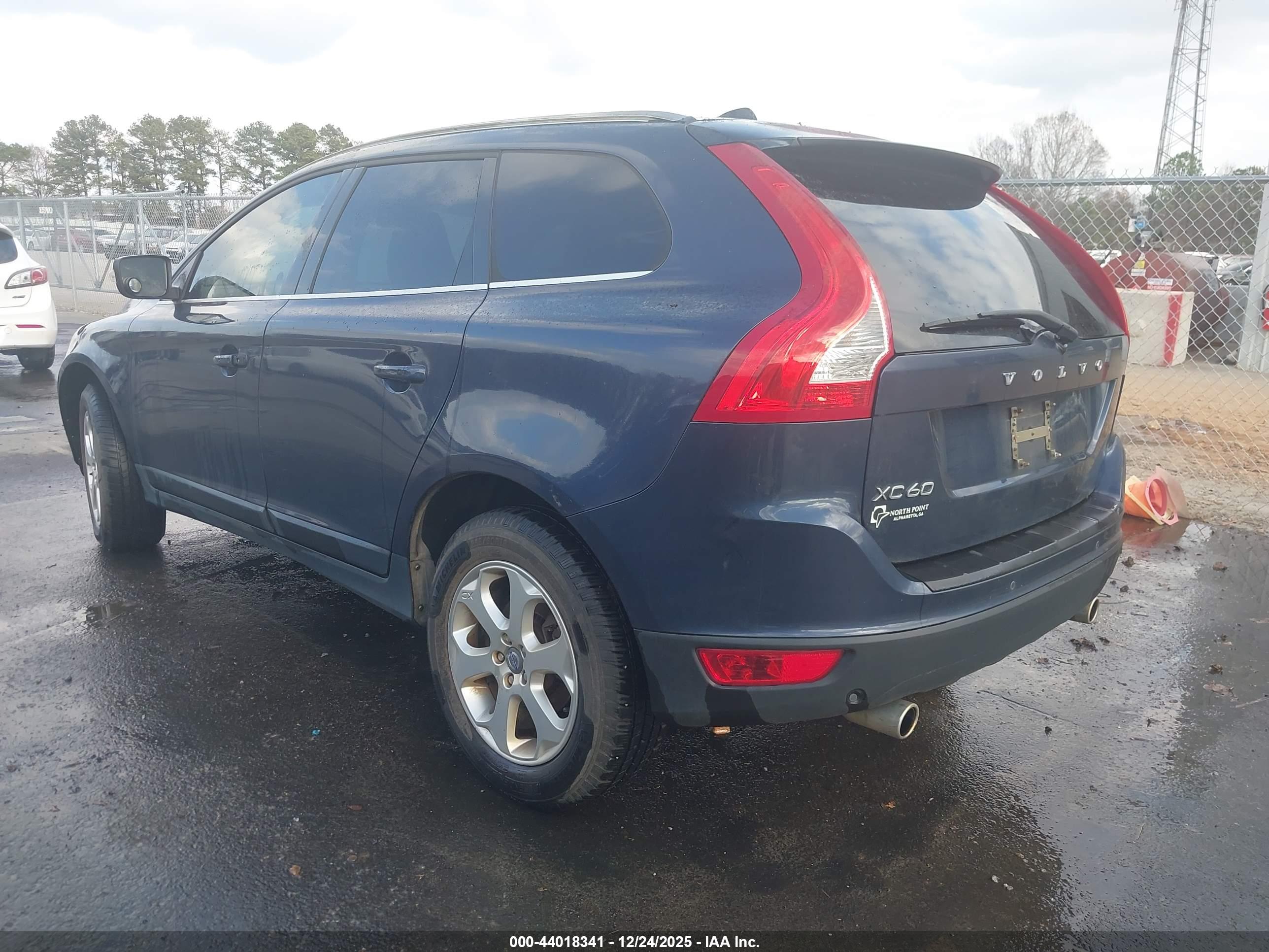 VOLVO XC60 image 3