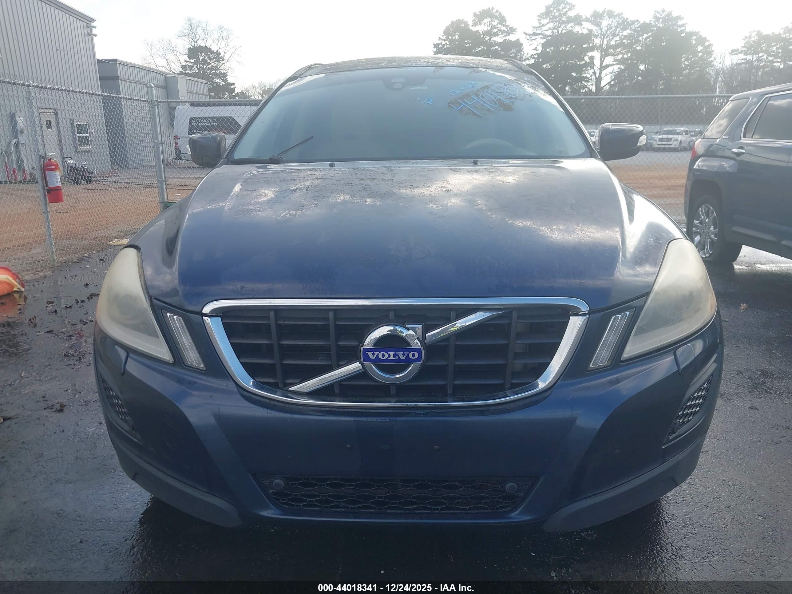 VOLVO XC60 image 6