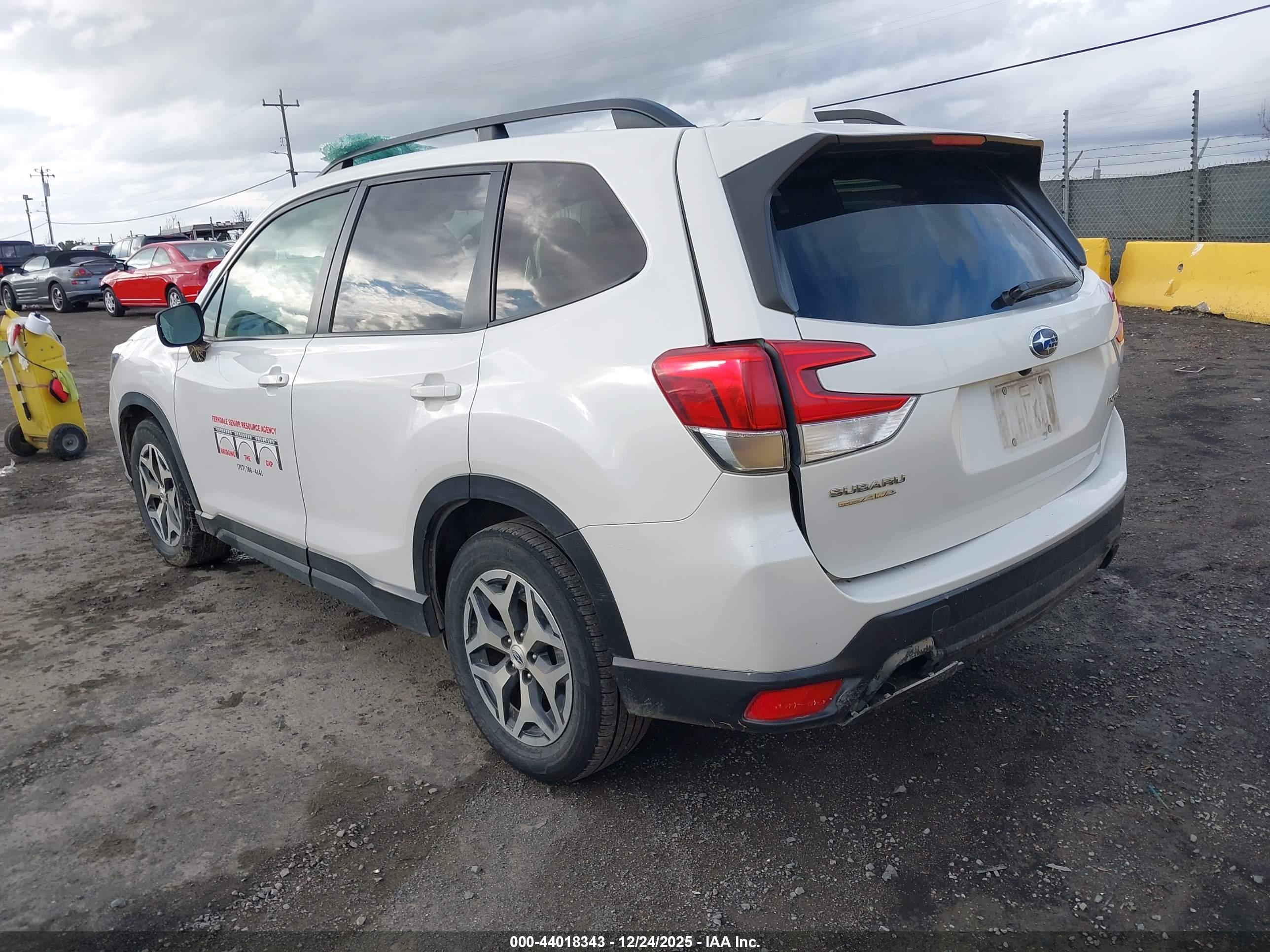 SUBARU FORESTER image 3