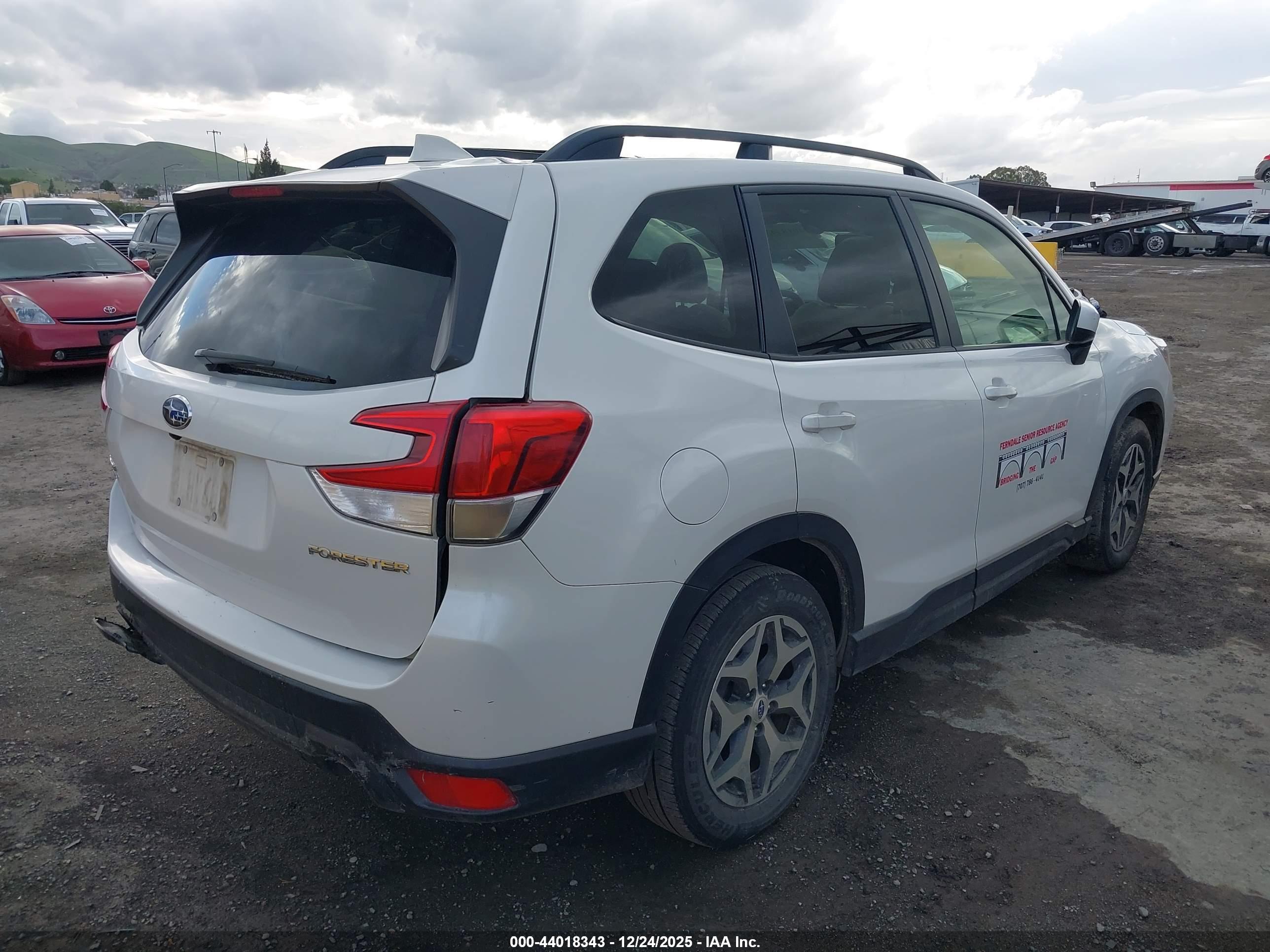 SUBARU FORESTER image 4