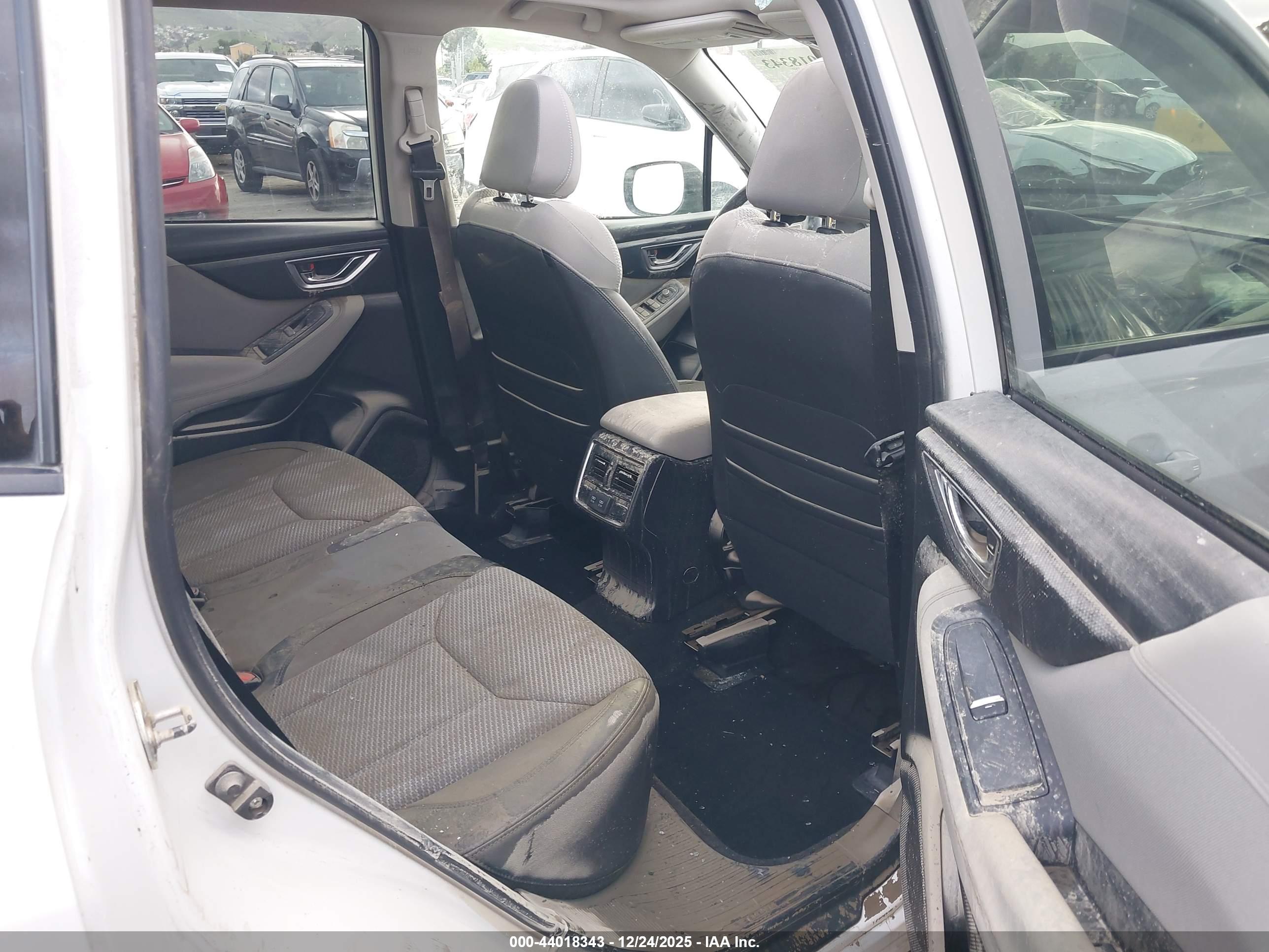 SUBARU FORESTER image 8