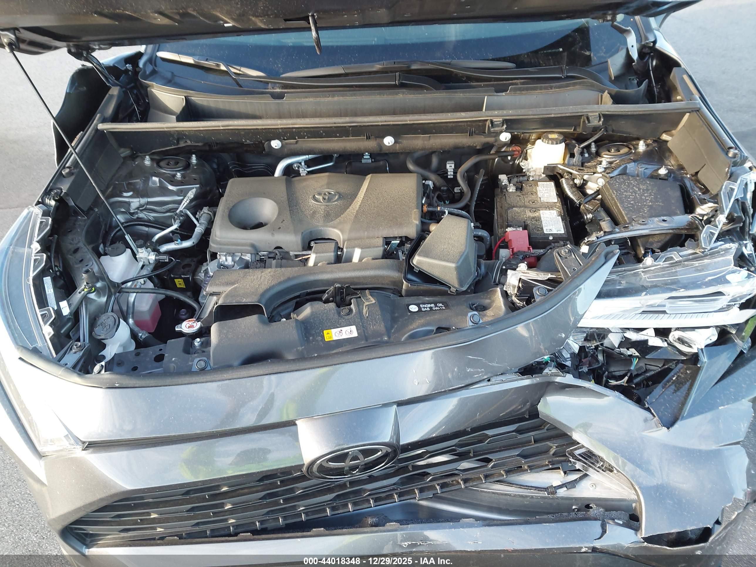 TOYOTA RAV4 image 10