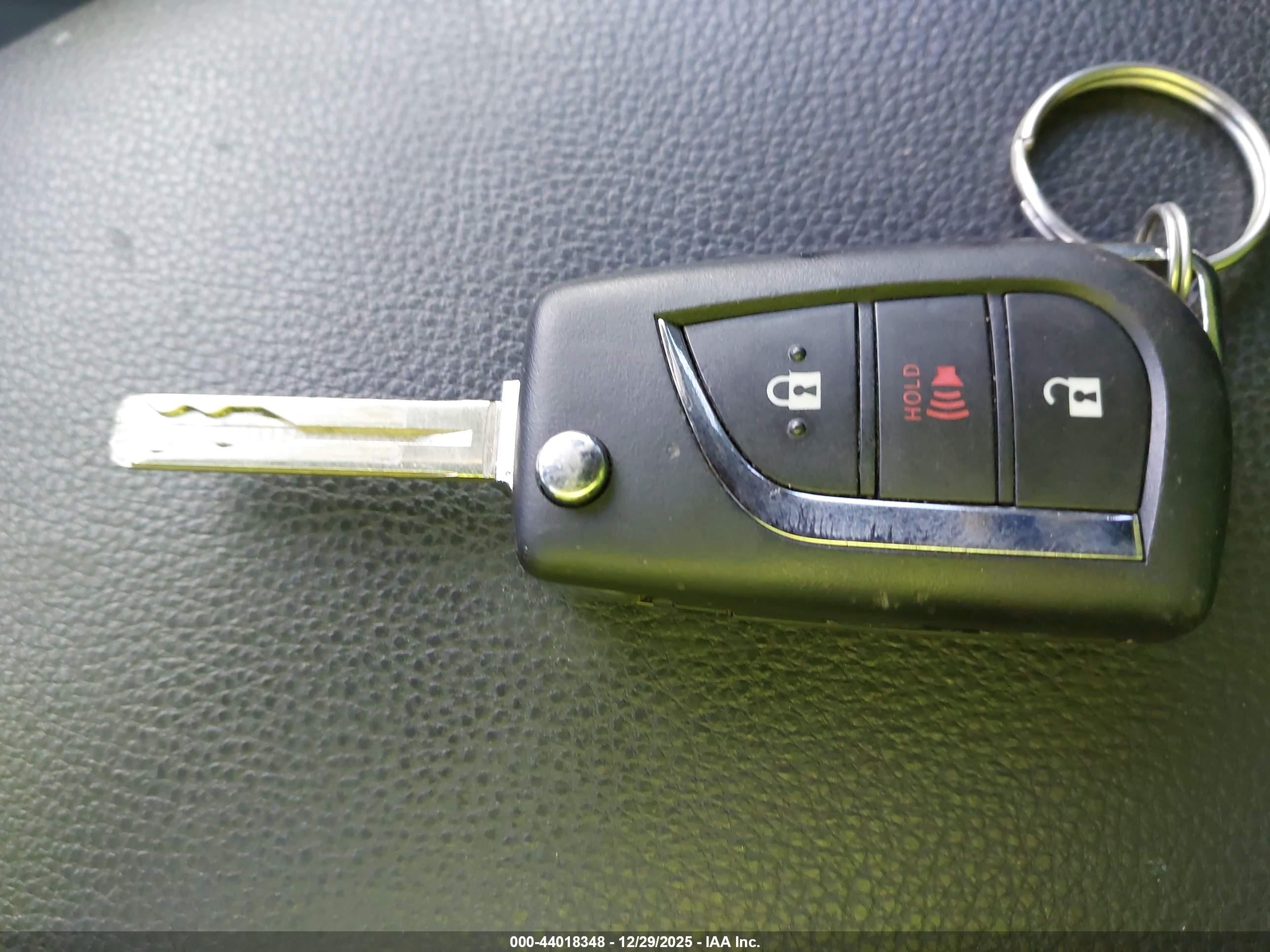 TOYOTA RAV4 image 11