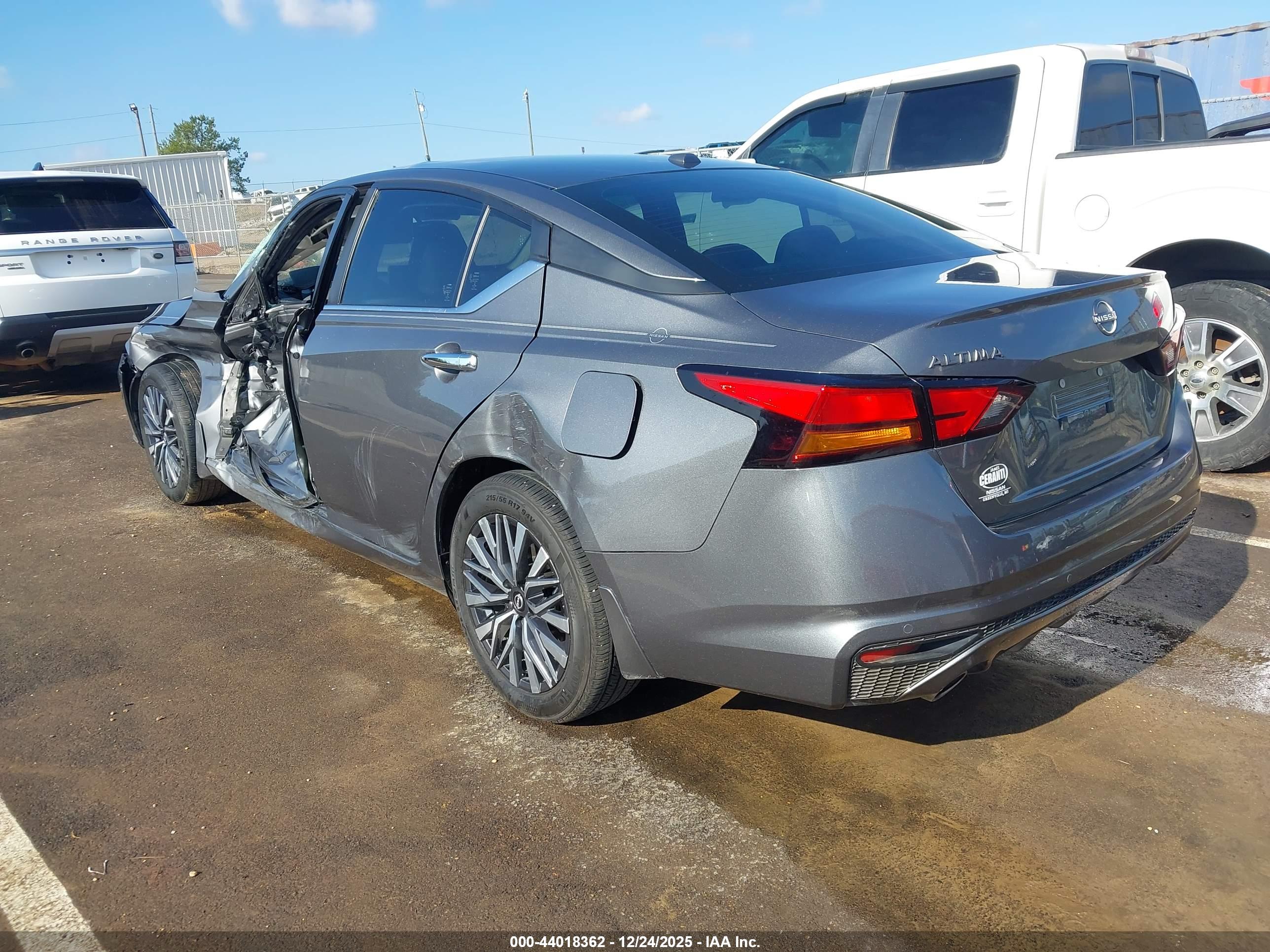 NISSAN ALTIMA image 3