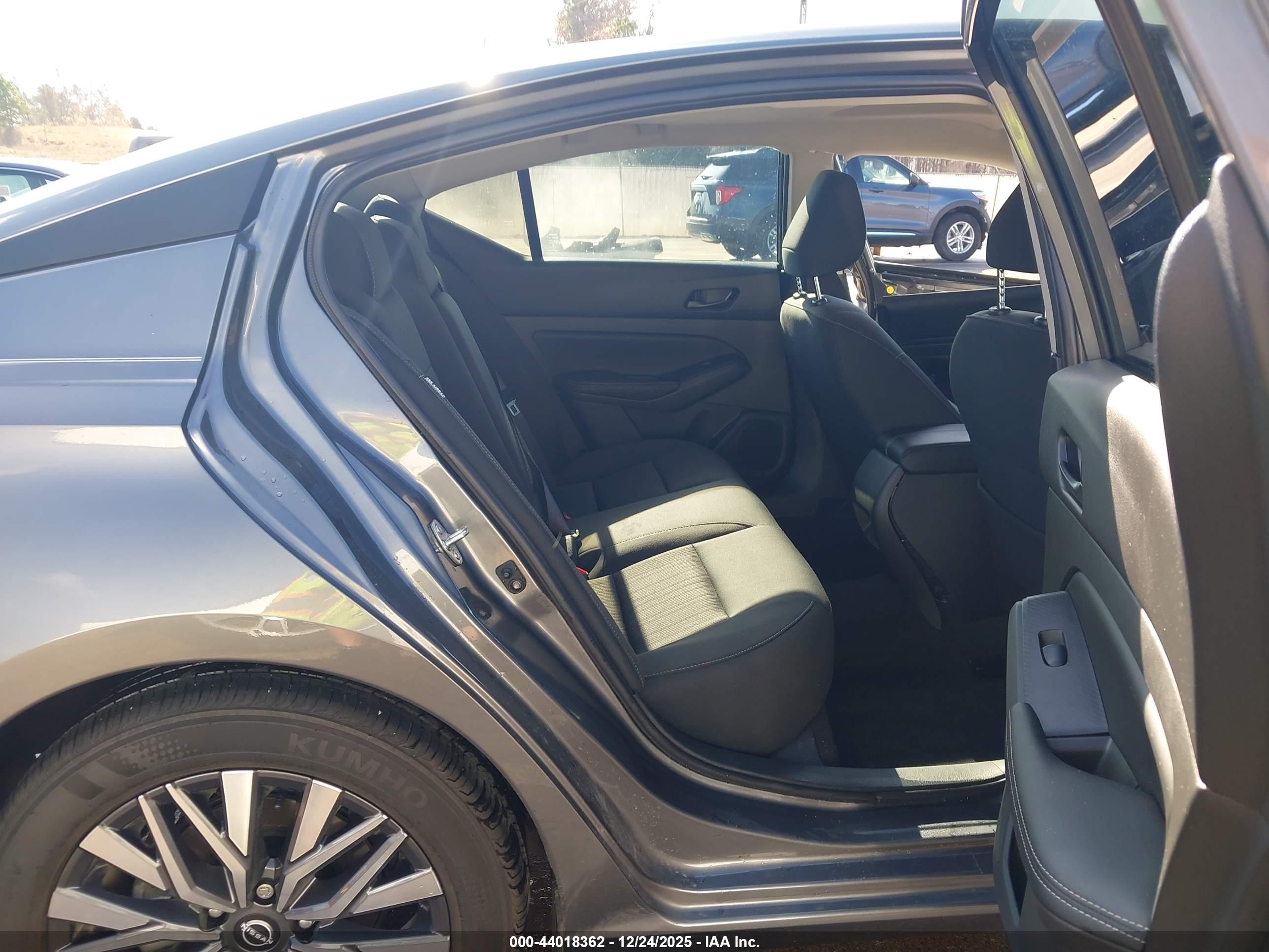 NISSAN ALTIMA image 8