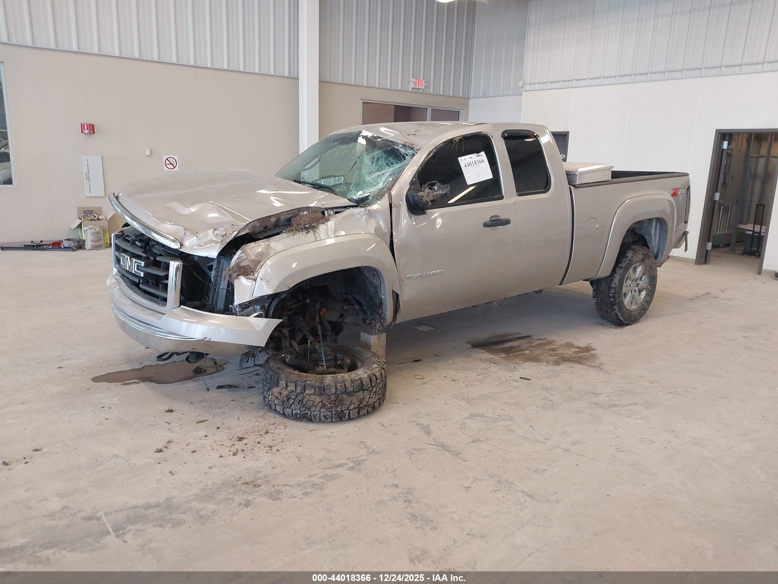 GMC SIERRA image 2