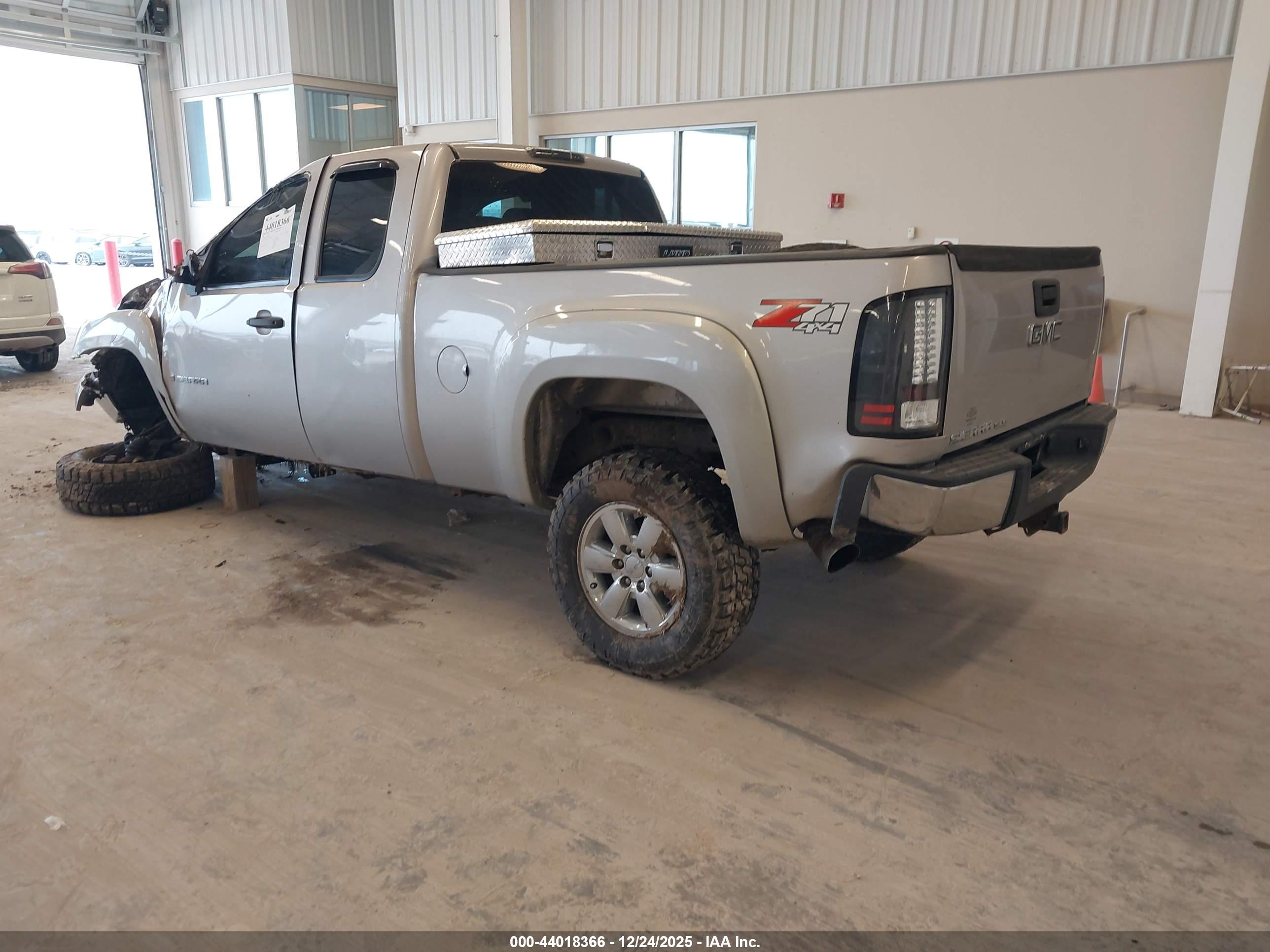 GMC SIERRA image 3