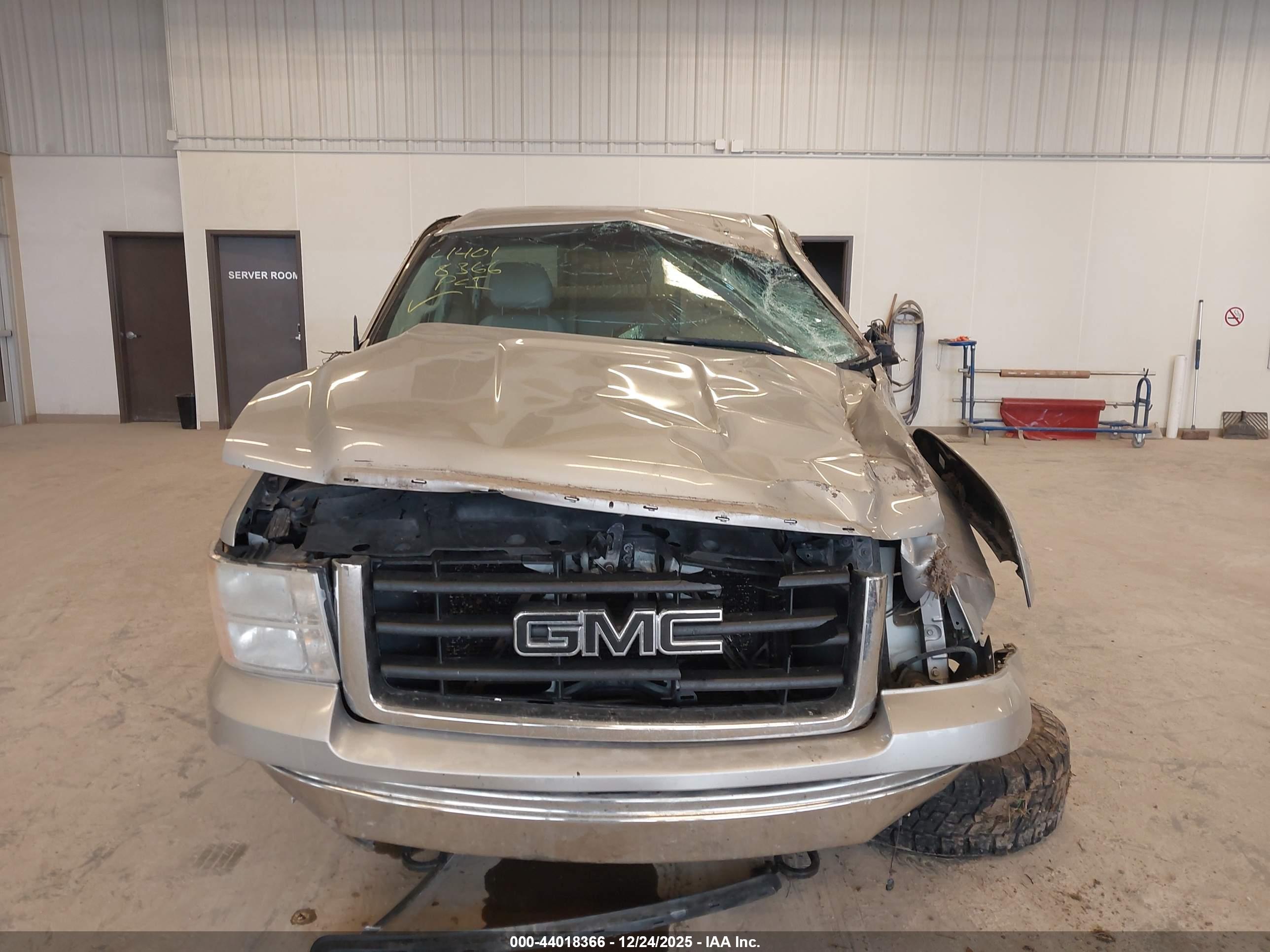 GMC SIERRA image 6