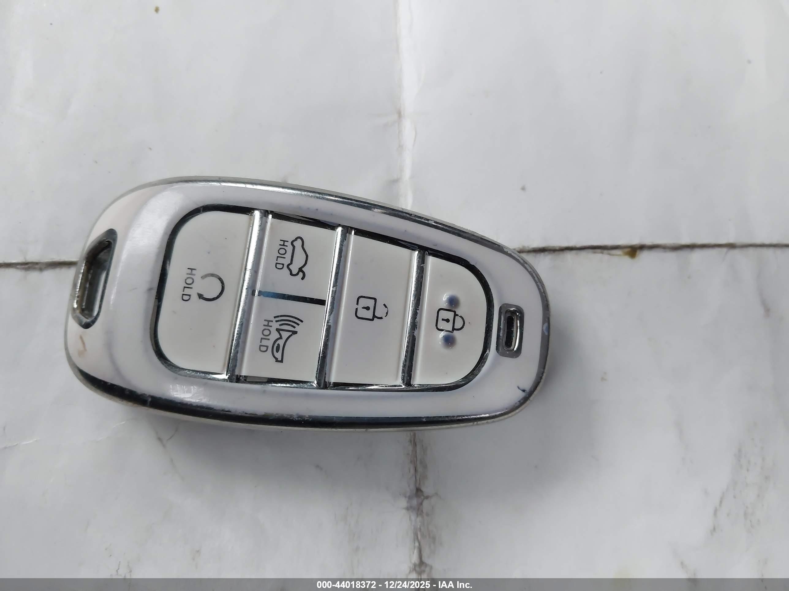 HYUNDAI SANTA image 11