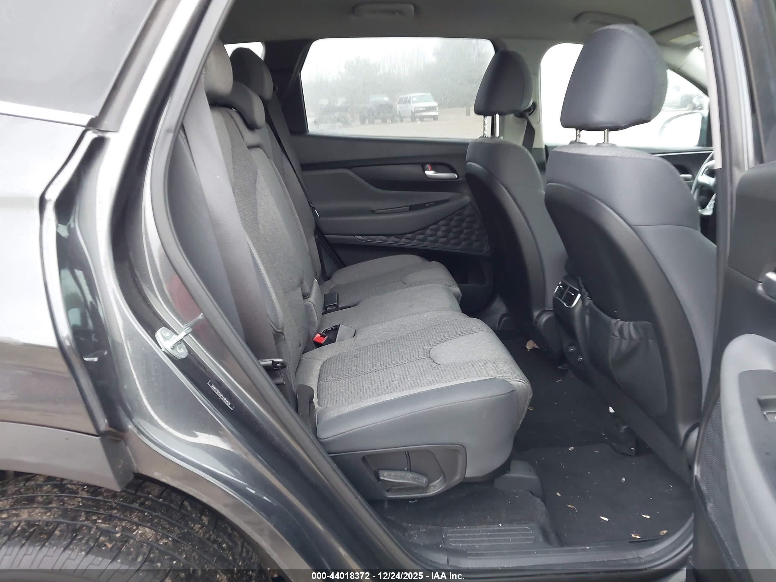 HYUNDAI SANTA image 8