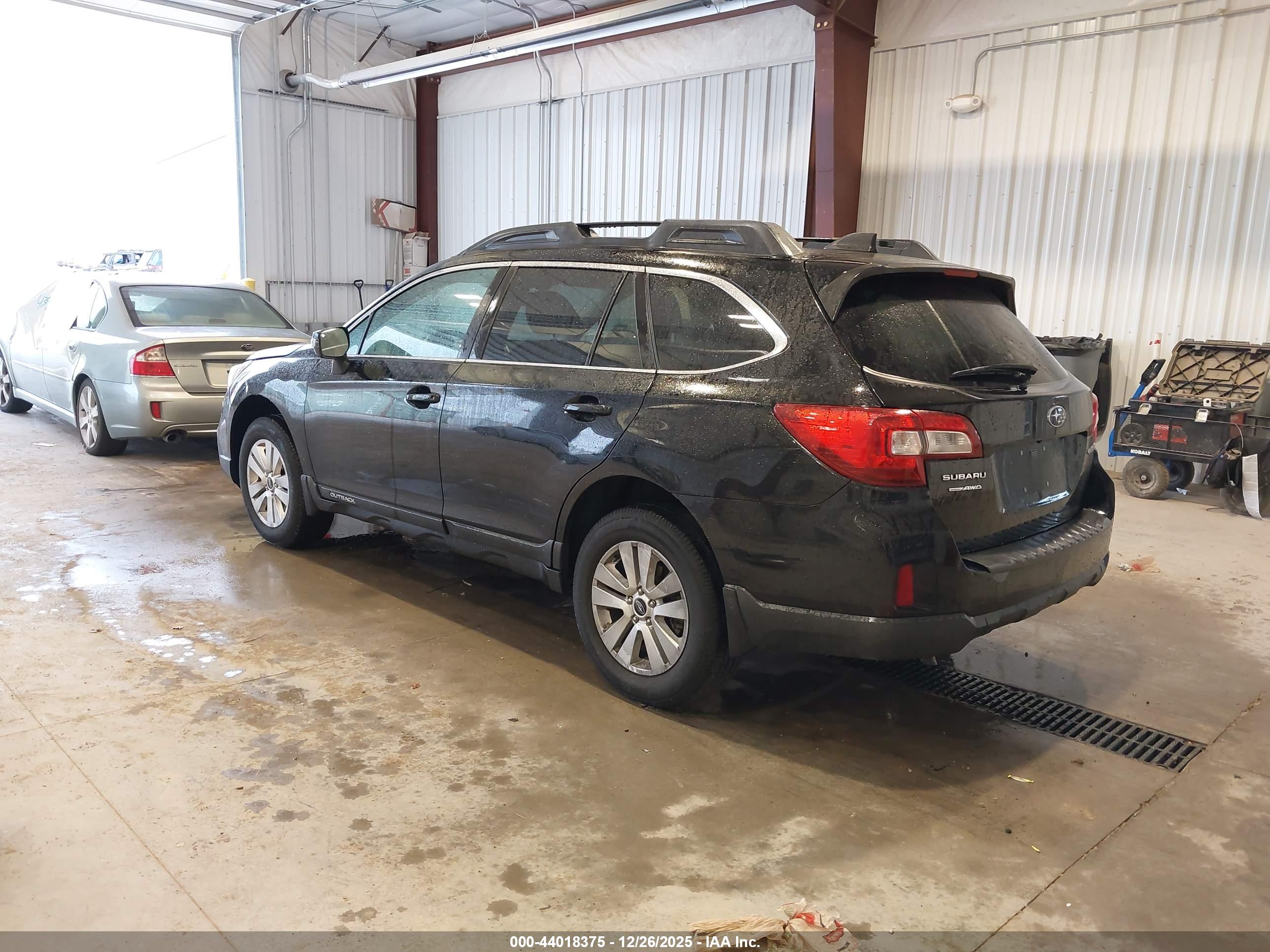 SUBARU OUTBACK image 3
