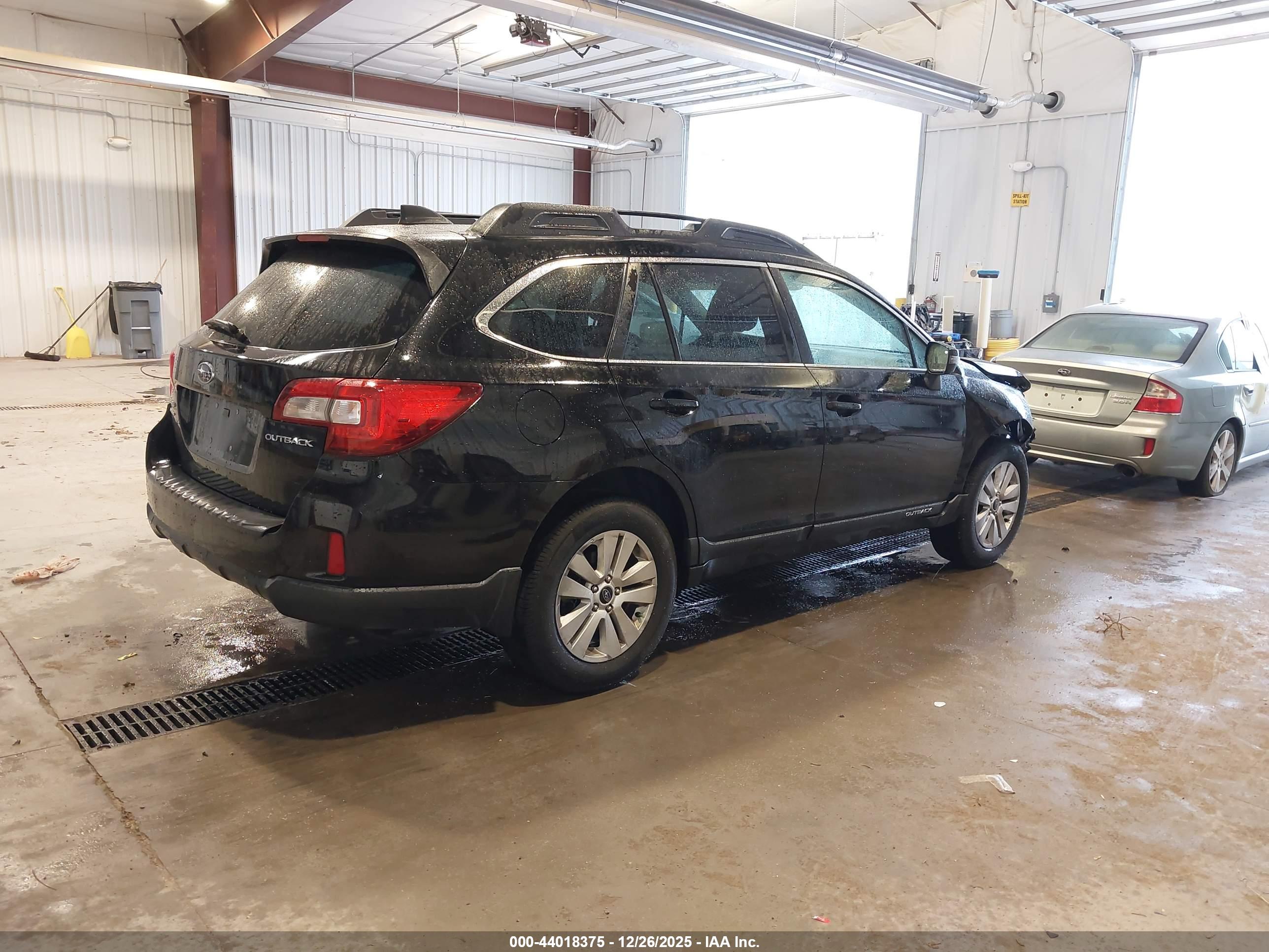 SUBARU OUTBACK image 4