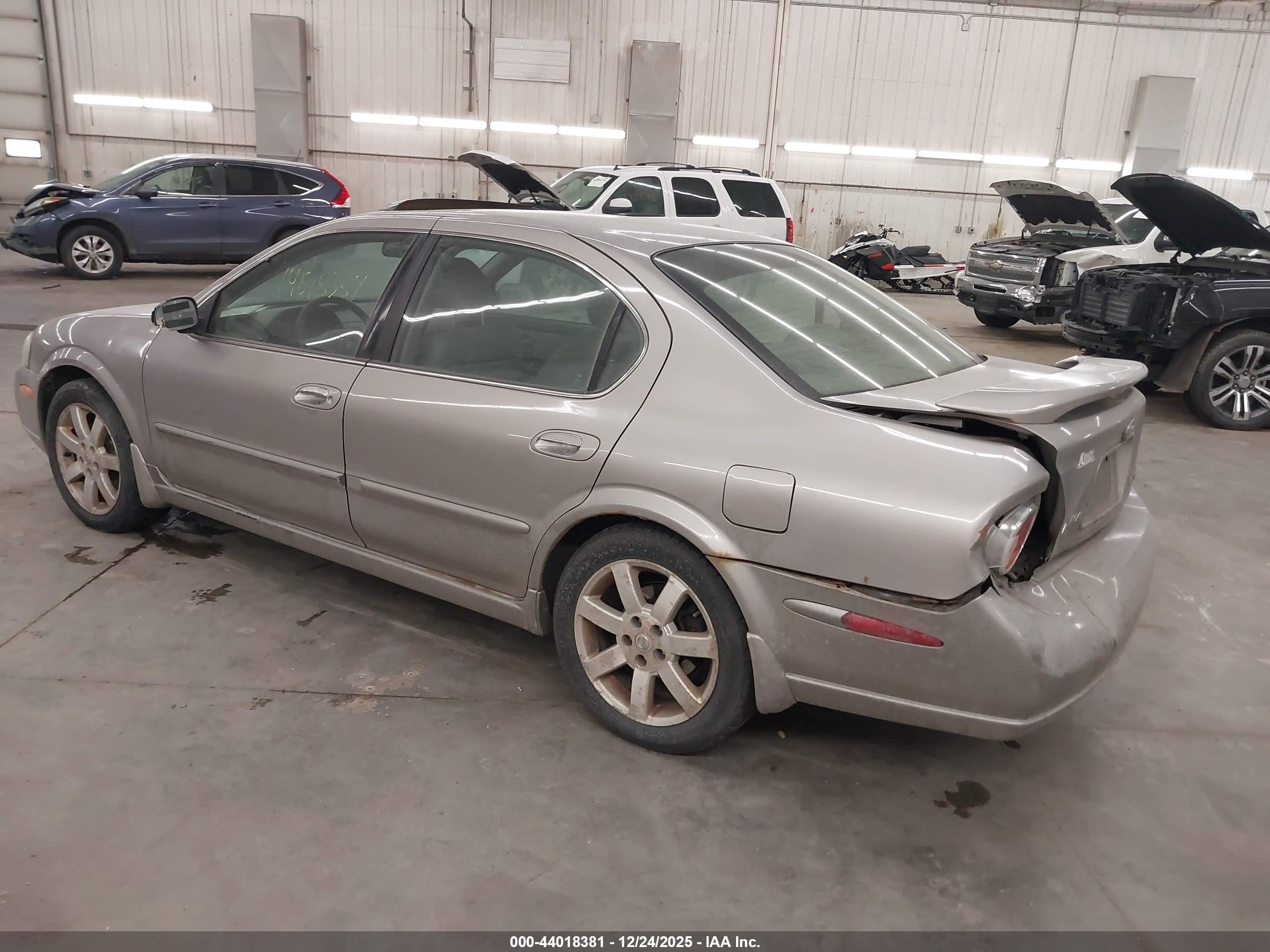 NISSAN MAXIMA image 3