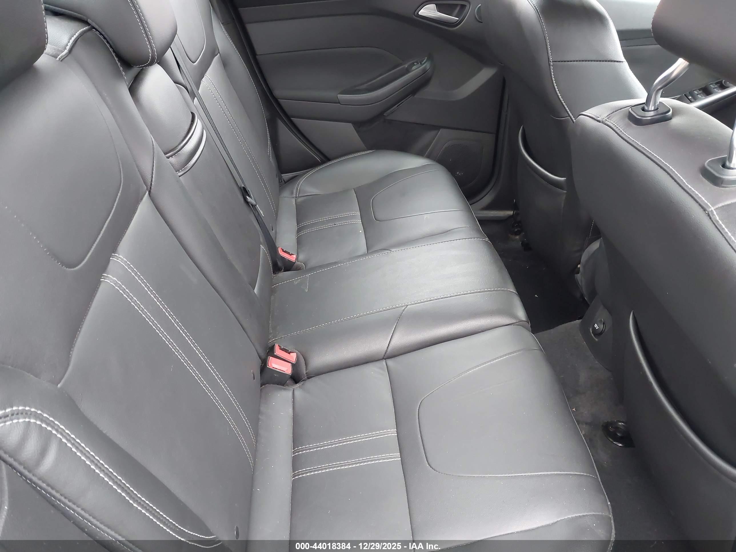 FORD FOCUS image 8