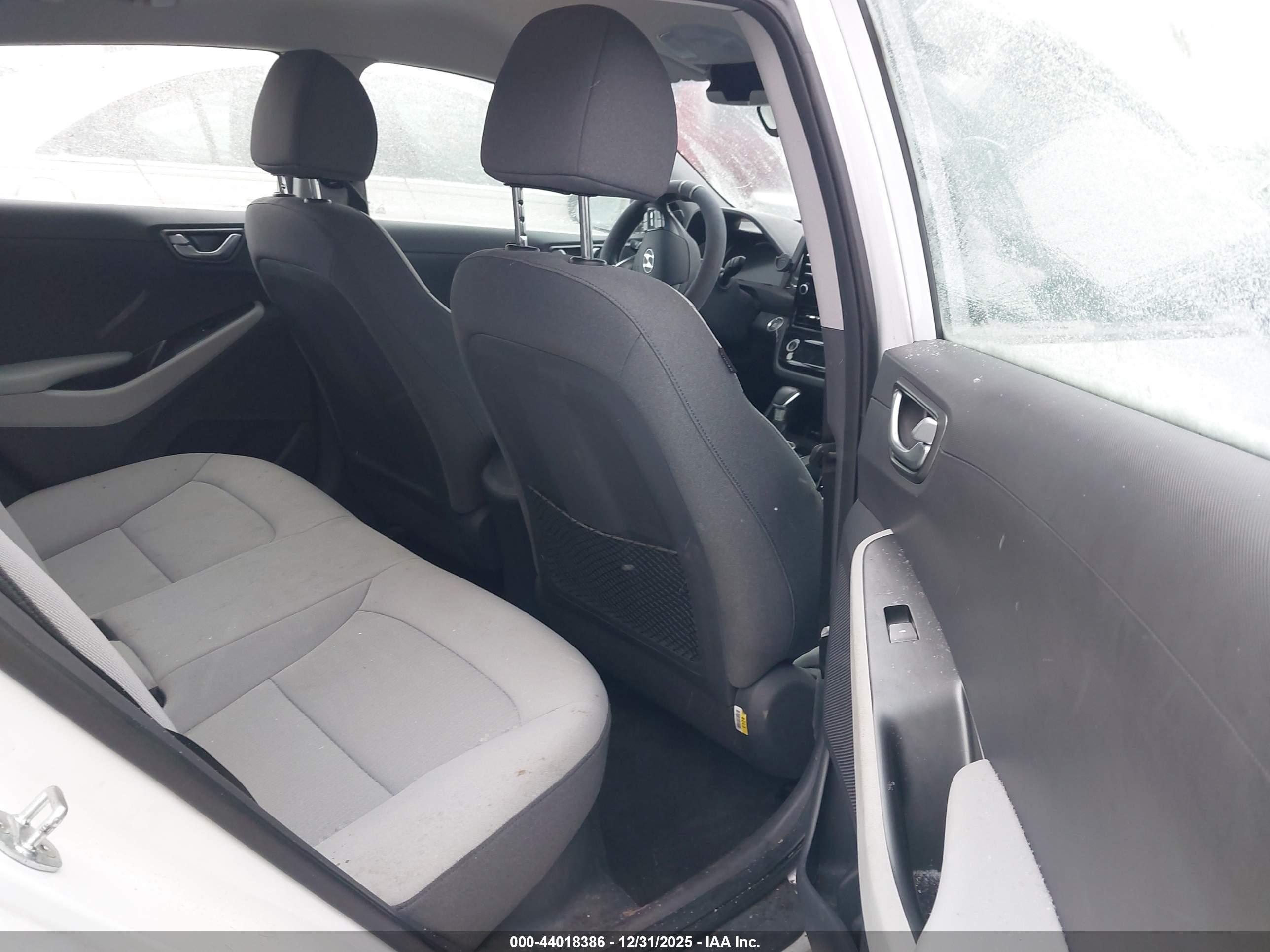 HYUNDAI IONIQ image 8