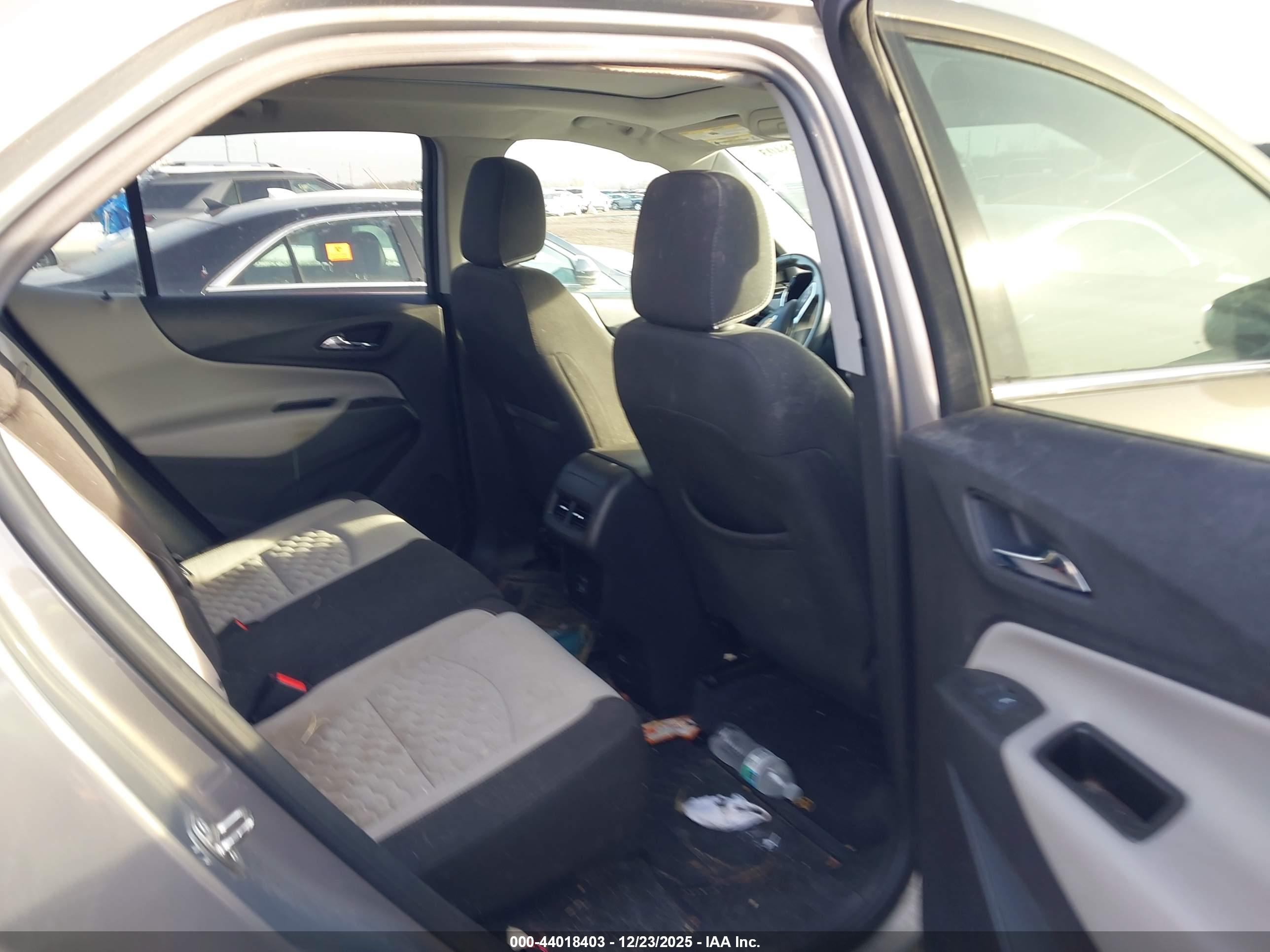 CHEVROLET EQUINOX image 8