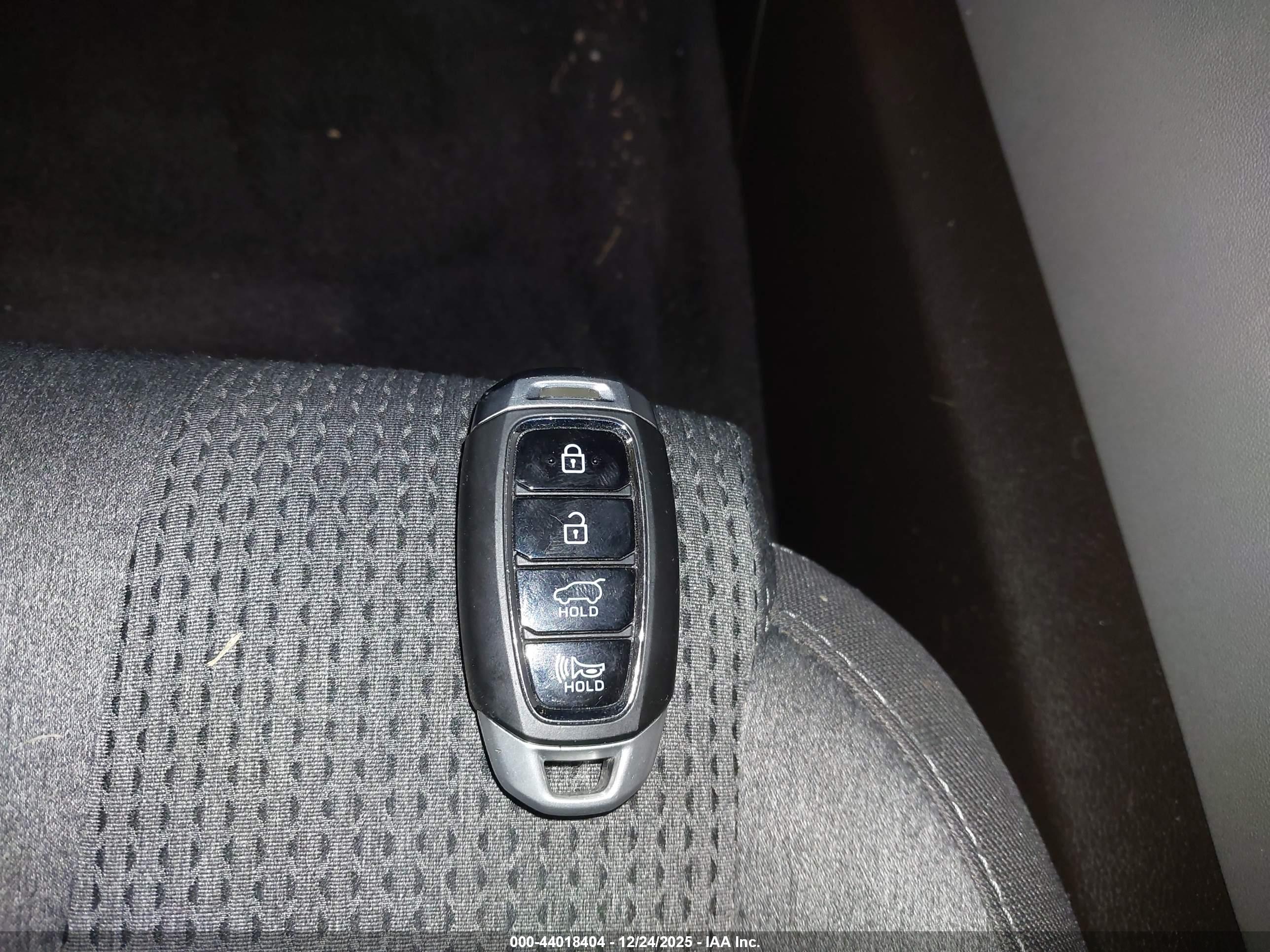 HYUNDAI SANTA image 11