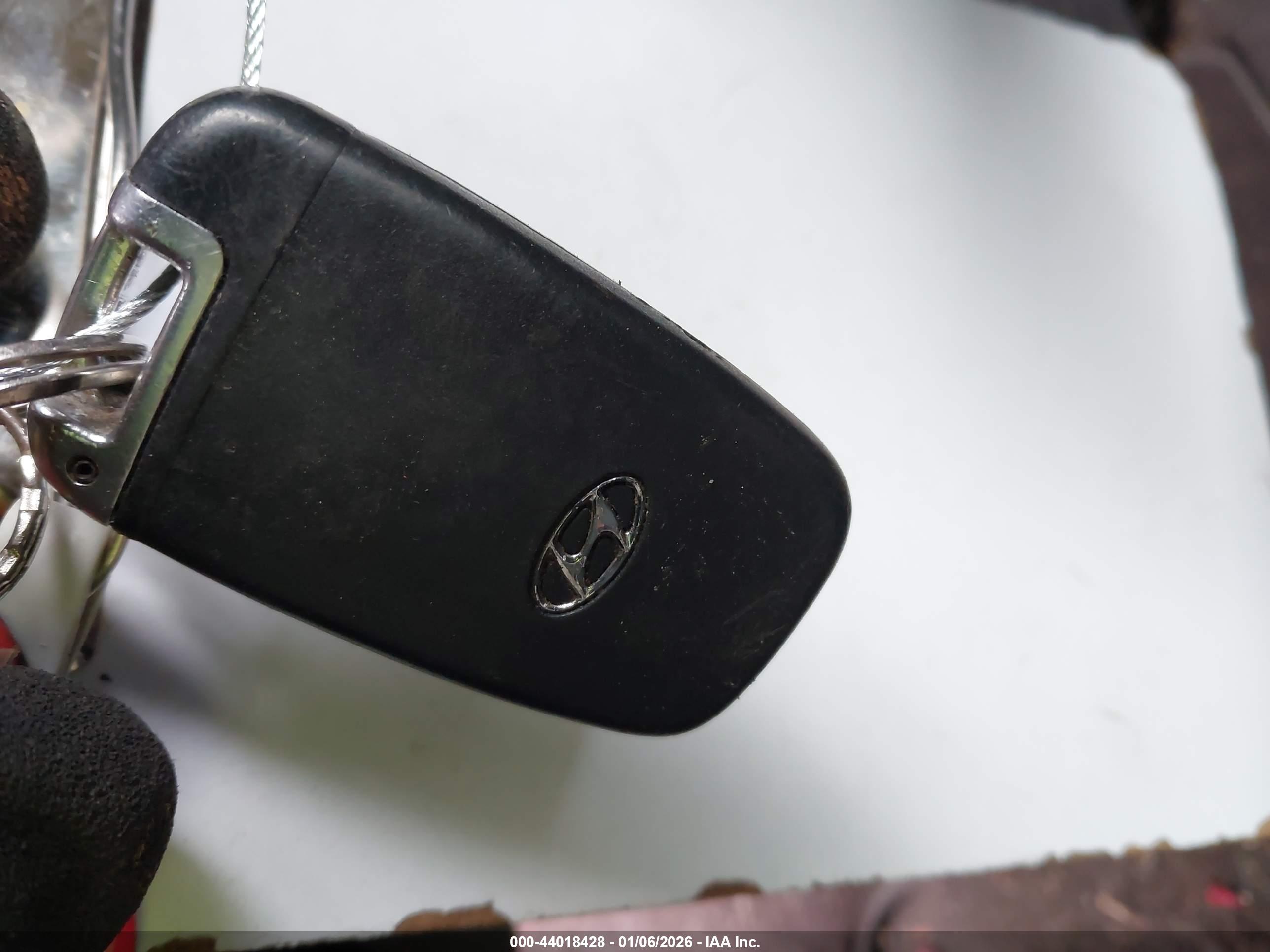 HYUNDAI TUCSON image 11