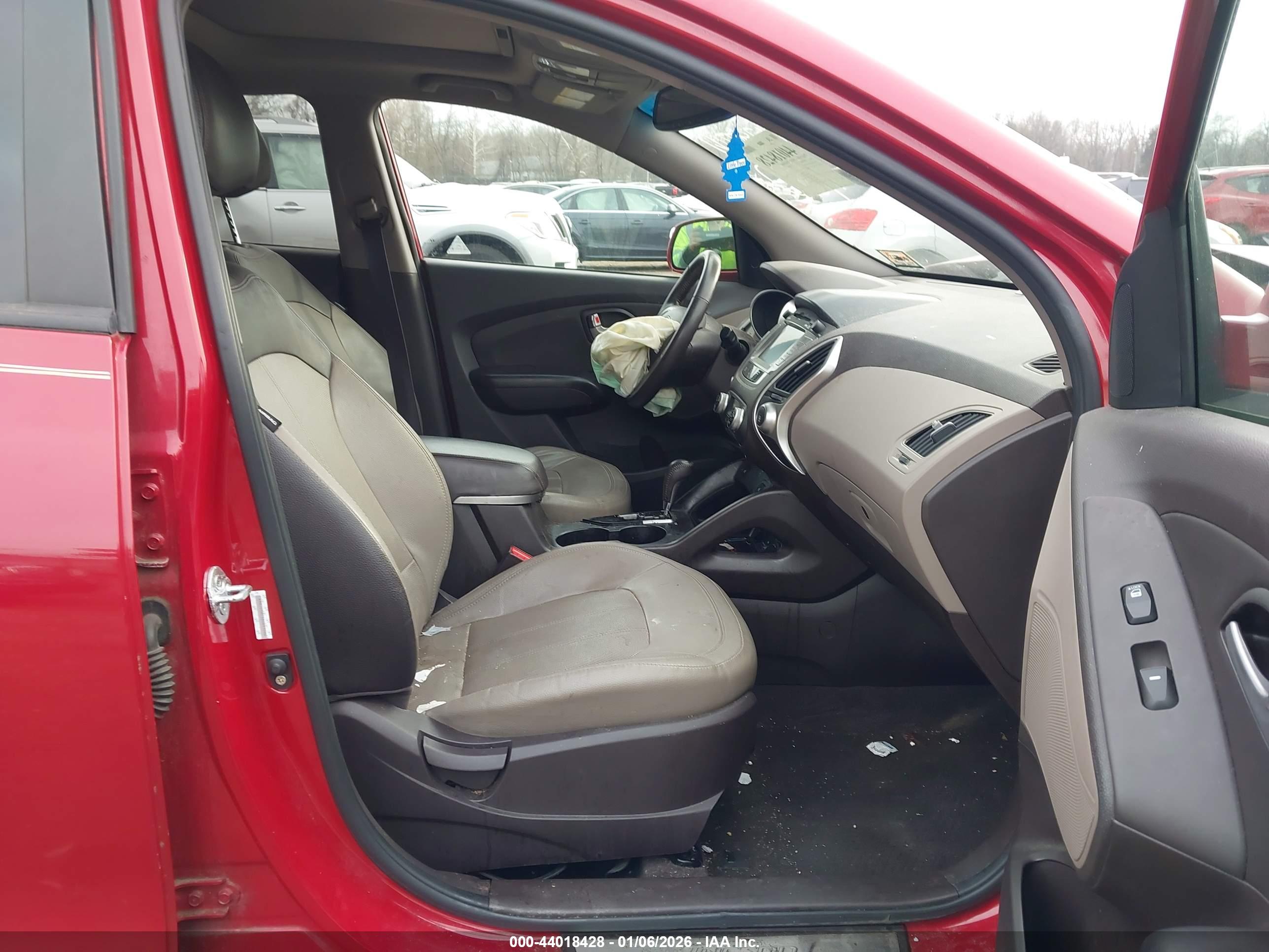 HYUNDAI TUCSON image 5
