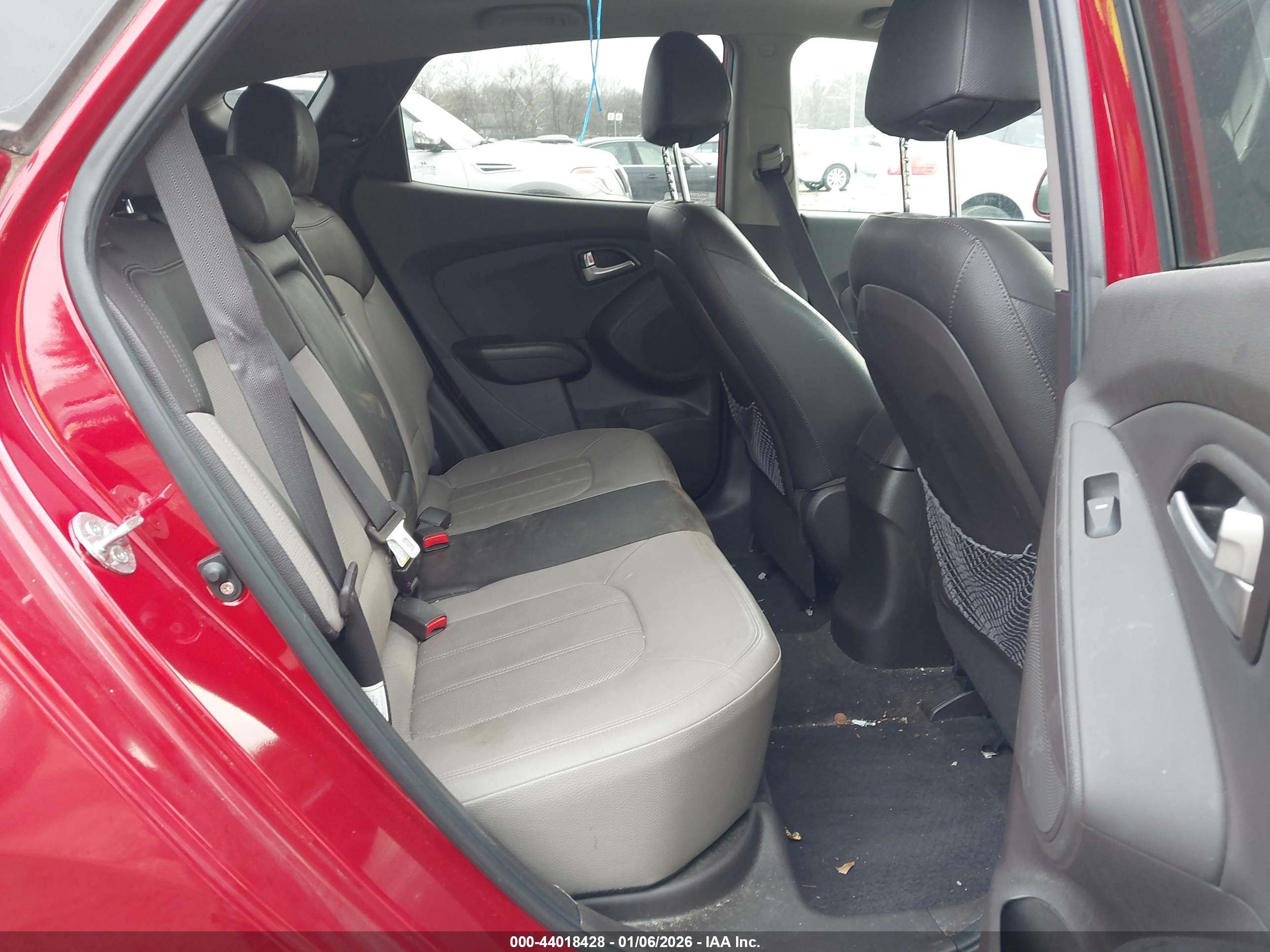 HYUNDAI TUCSON image 8