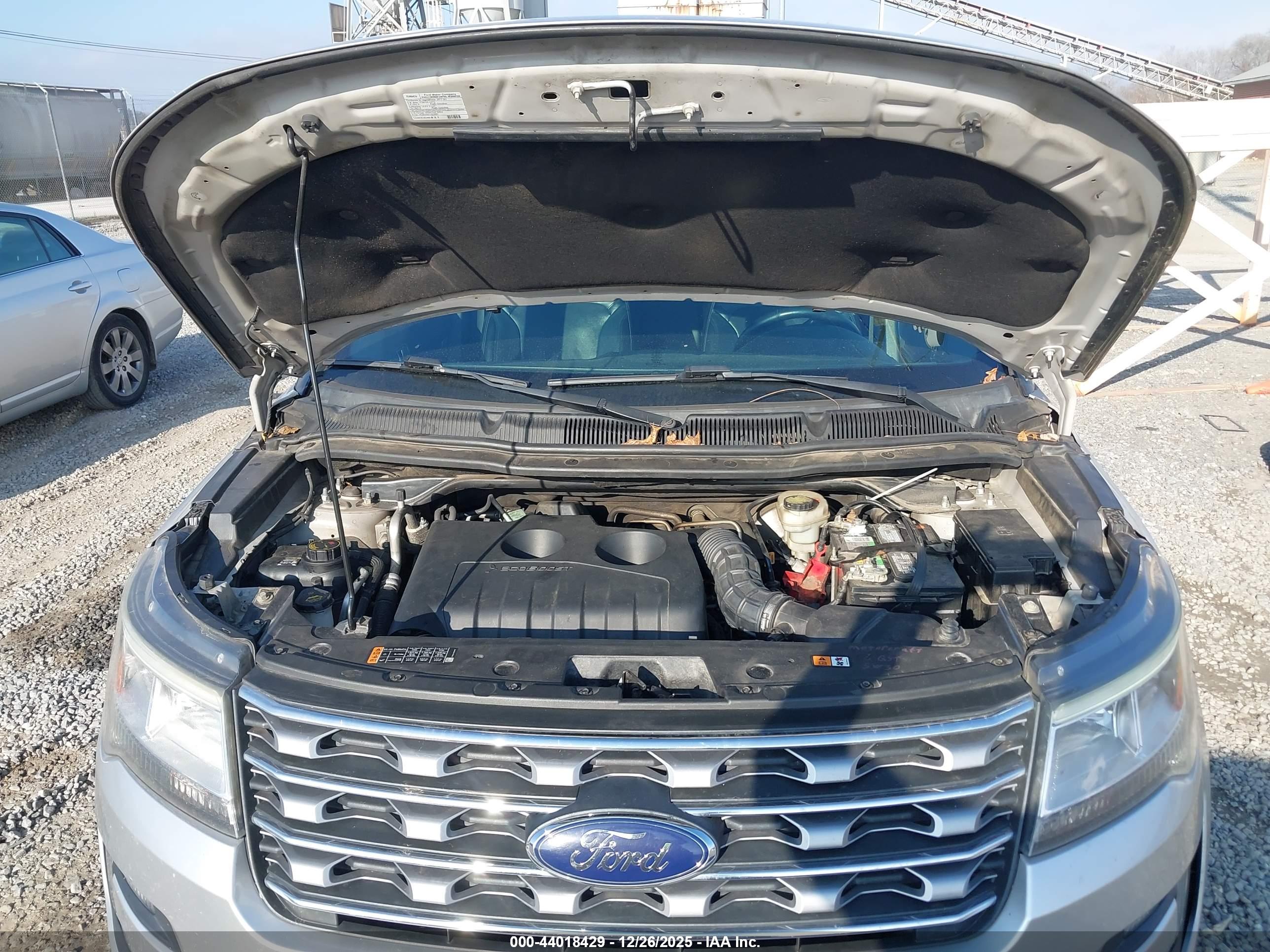 FORD EXPLORER image 10