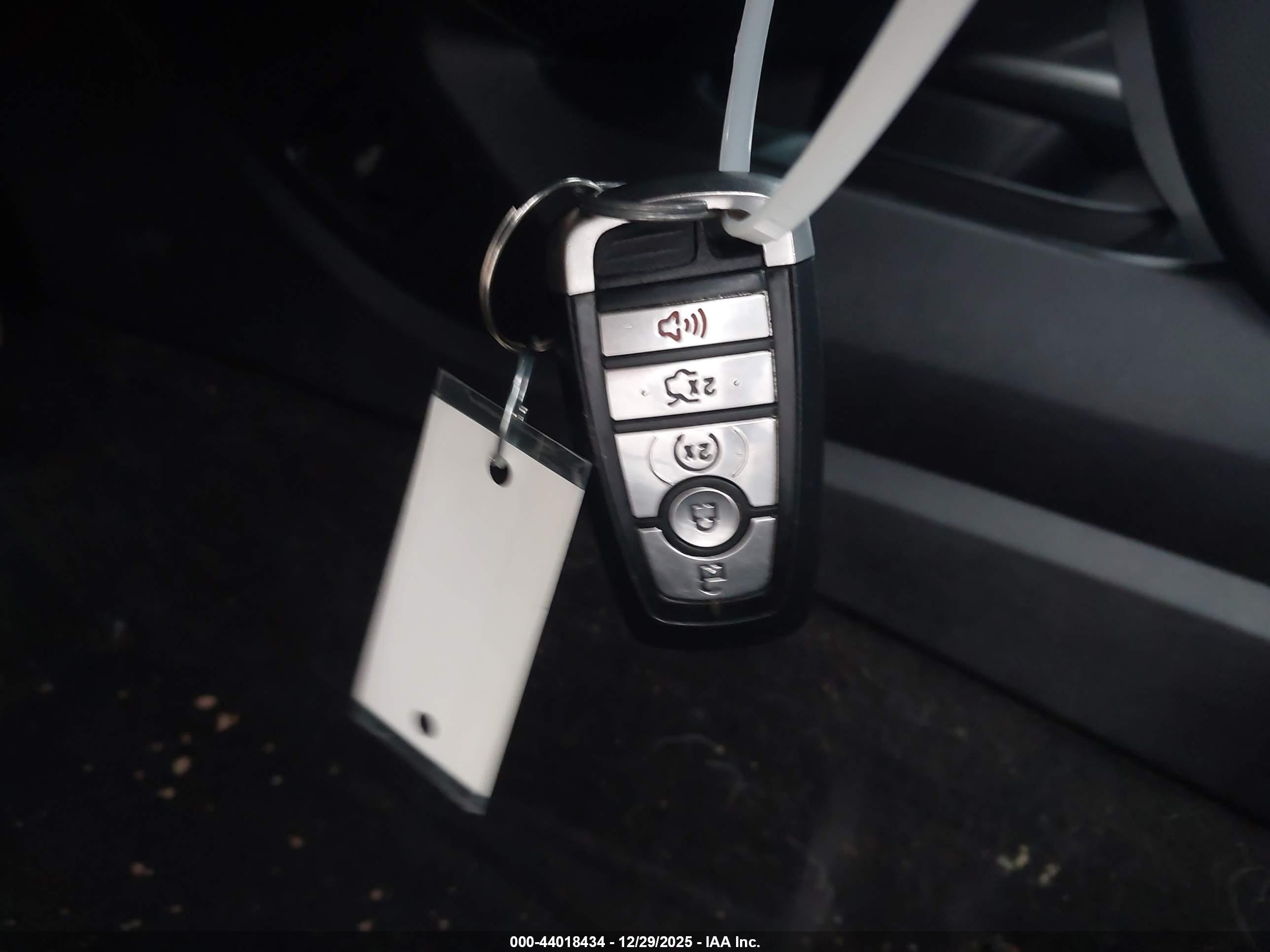 FORD FUSION image 11