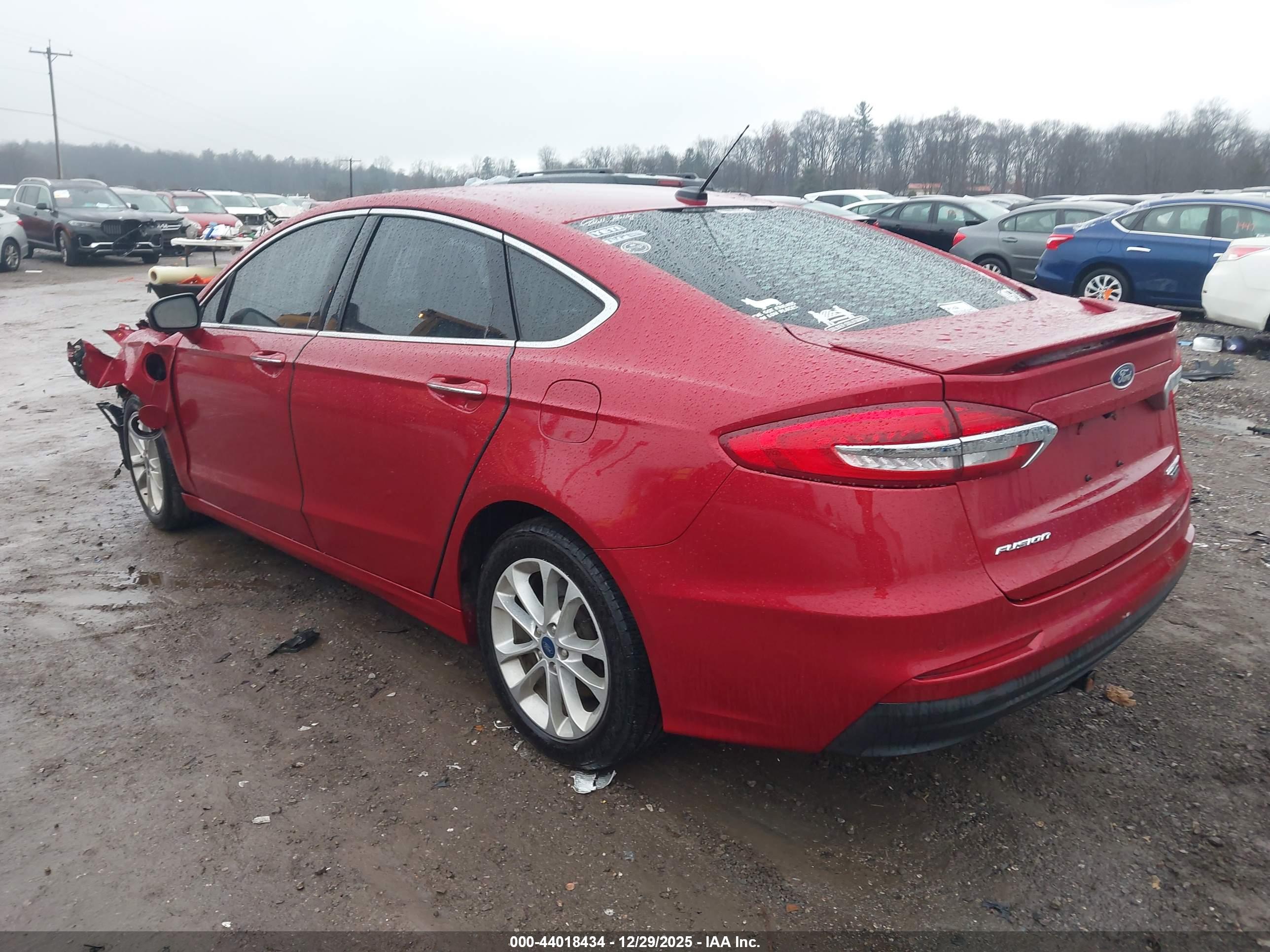 FORD FUSION image 3