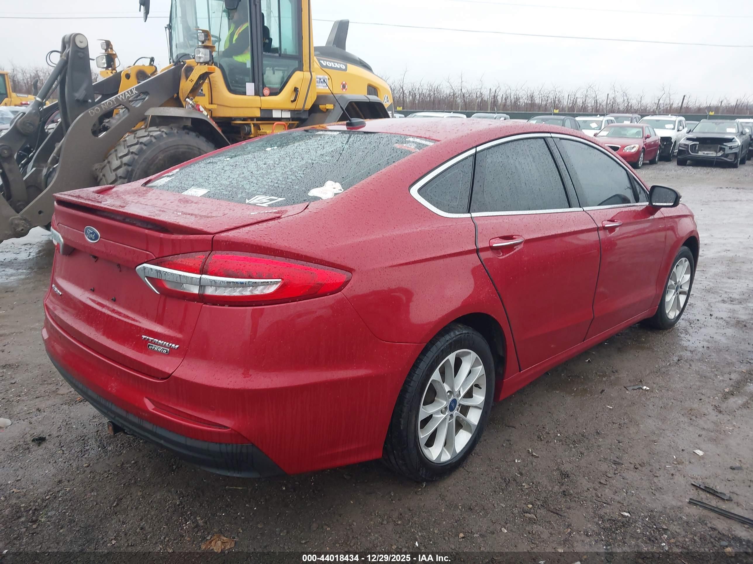 FORD FUSION image 4