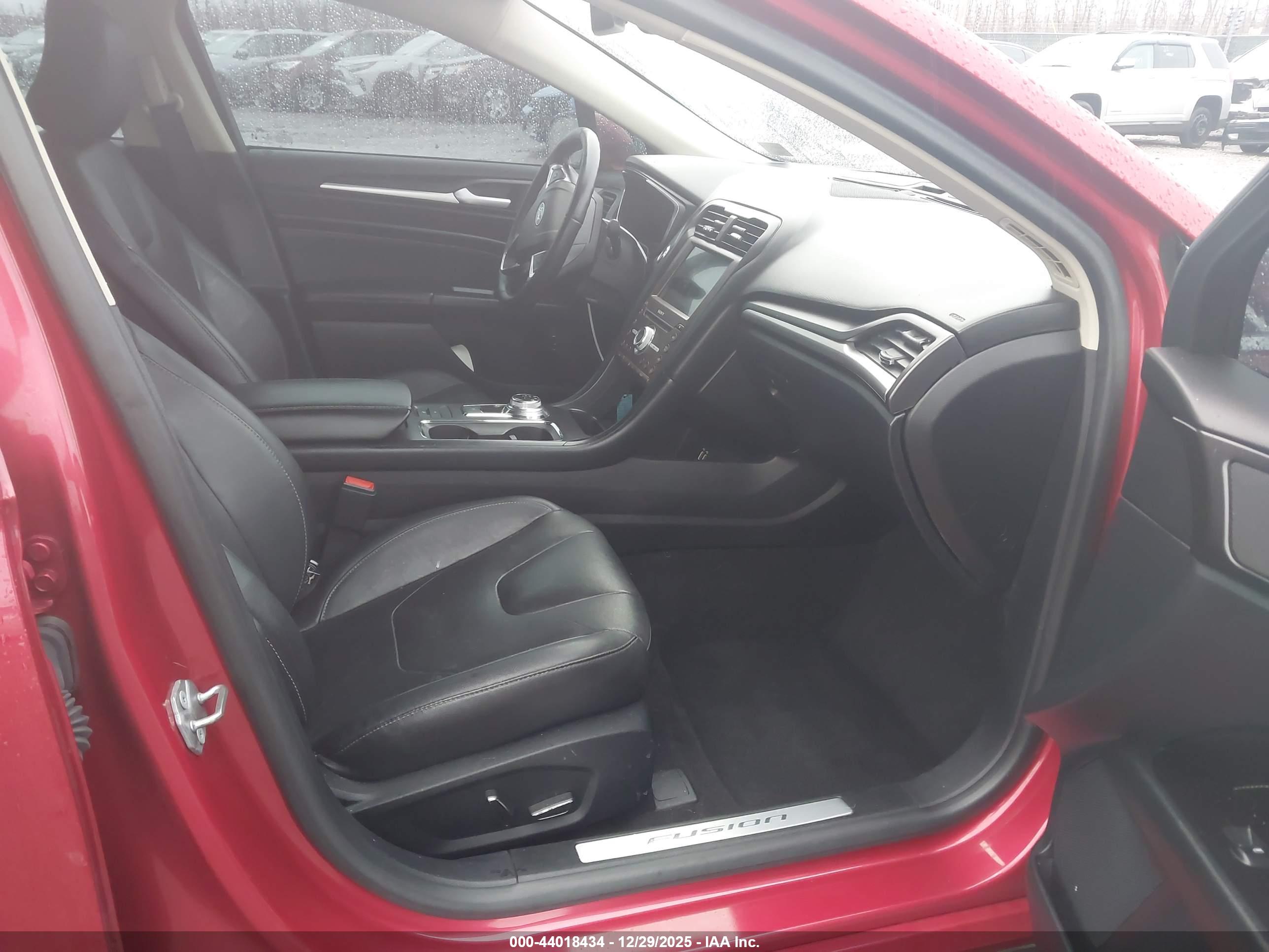 FORD FUSION image 5