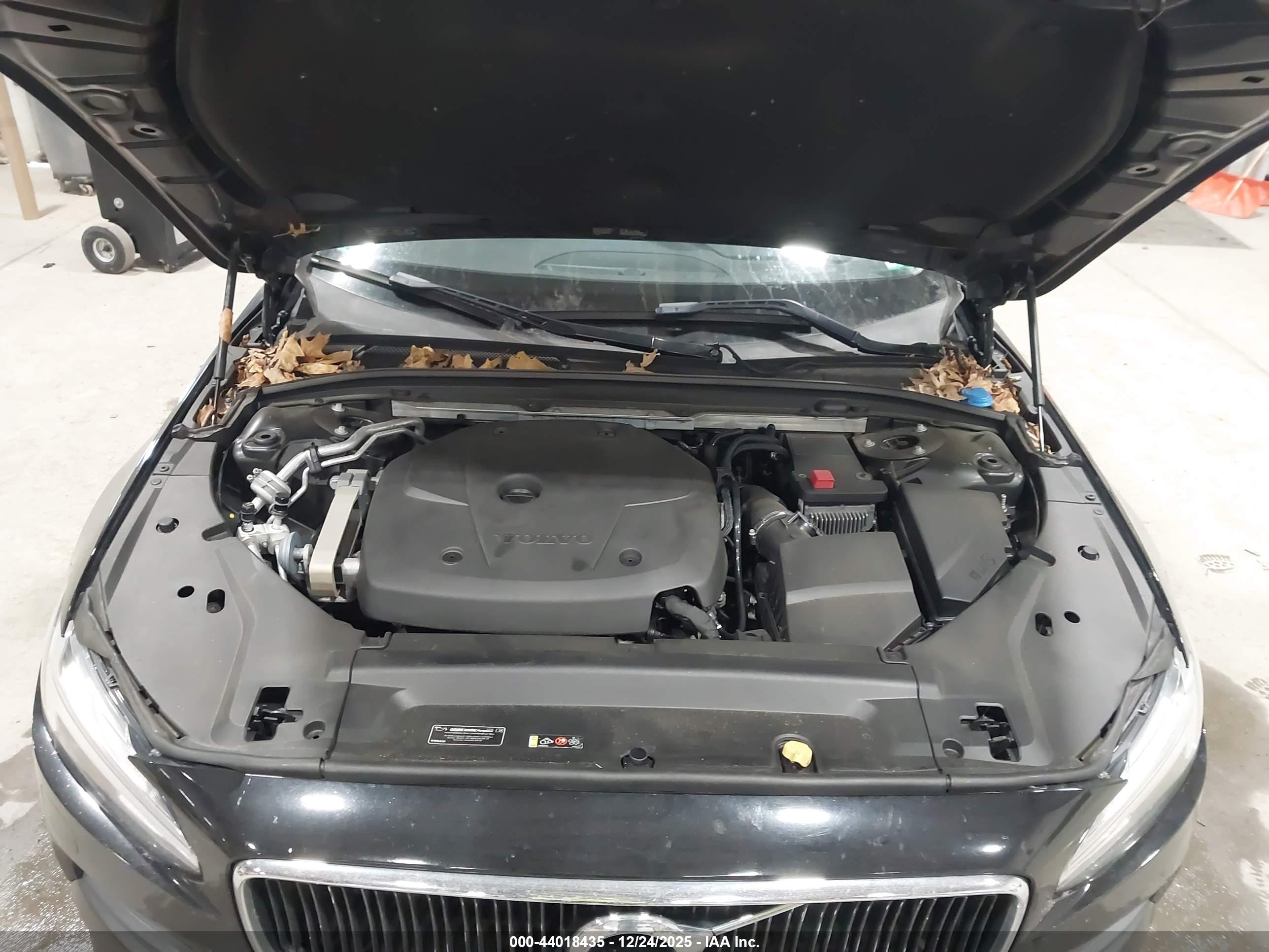 VOLVO S90 image 10