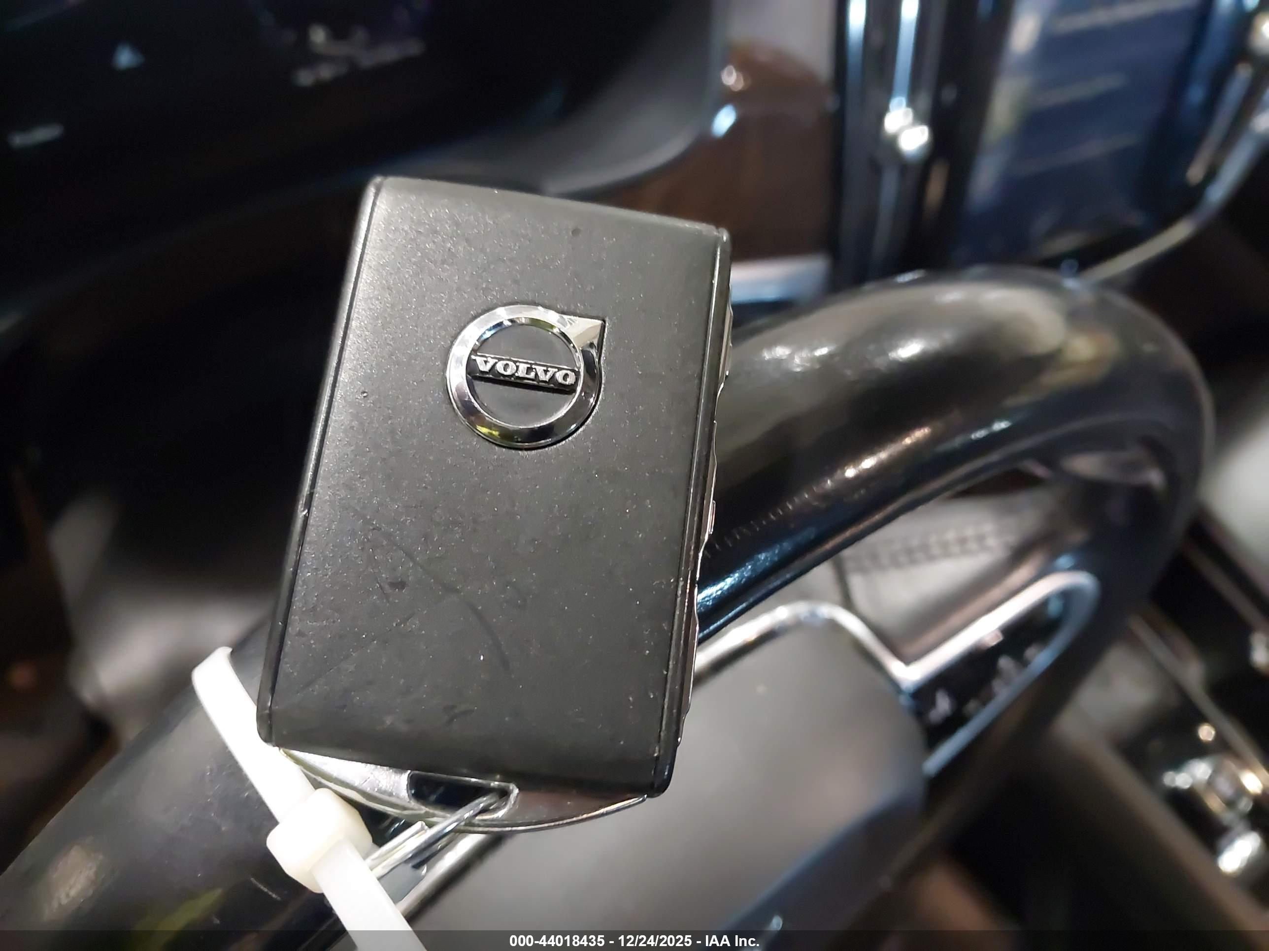 VOLVO S90 image 11