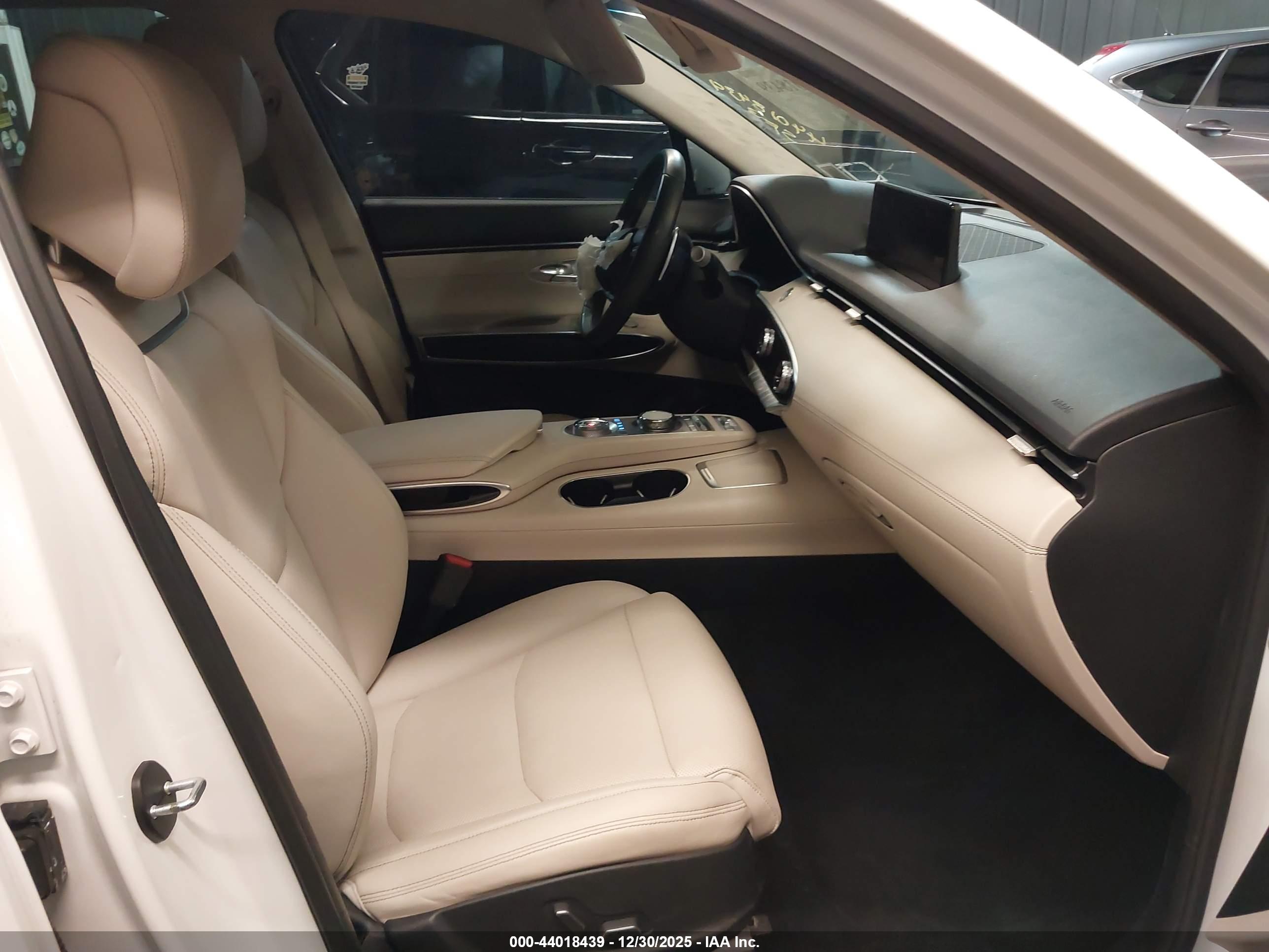 GENESIS GV70 image 5