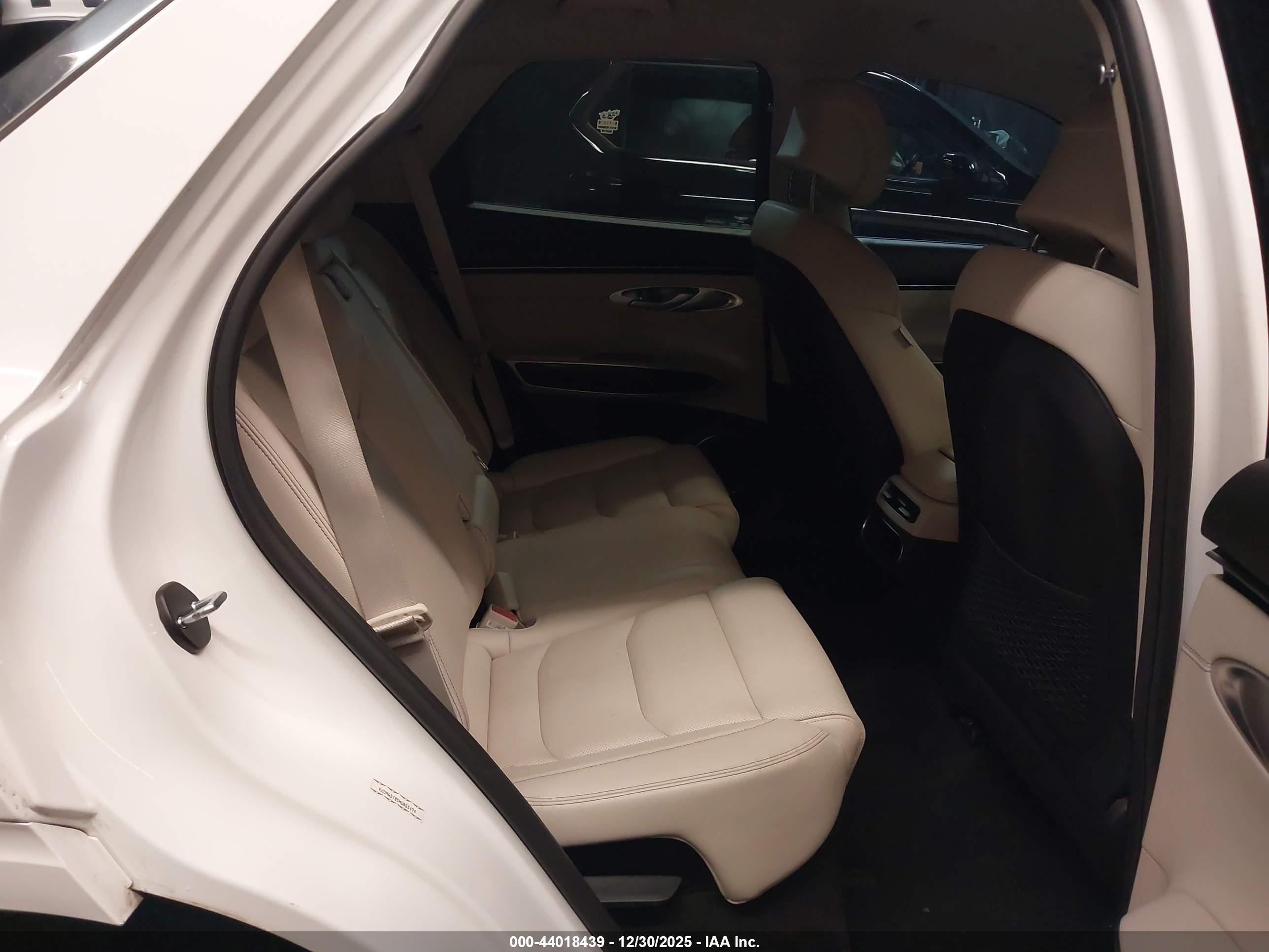 GENESIS GV70 image 8