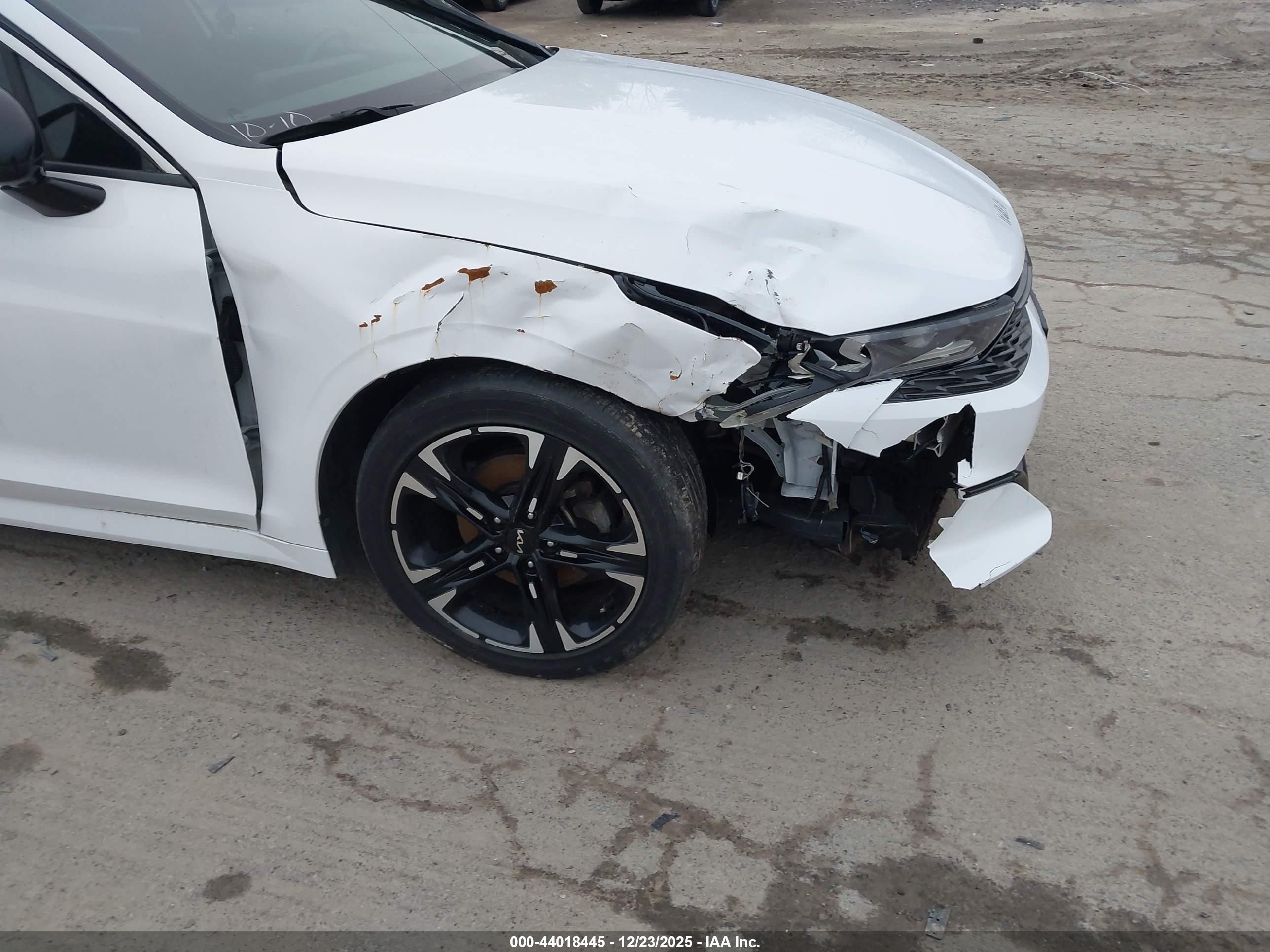 KIA K5 image 6