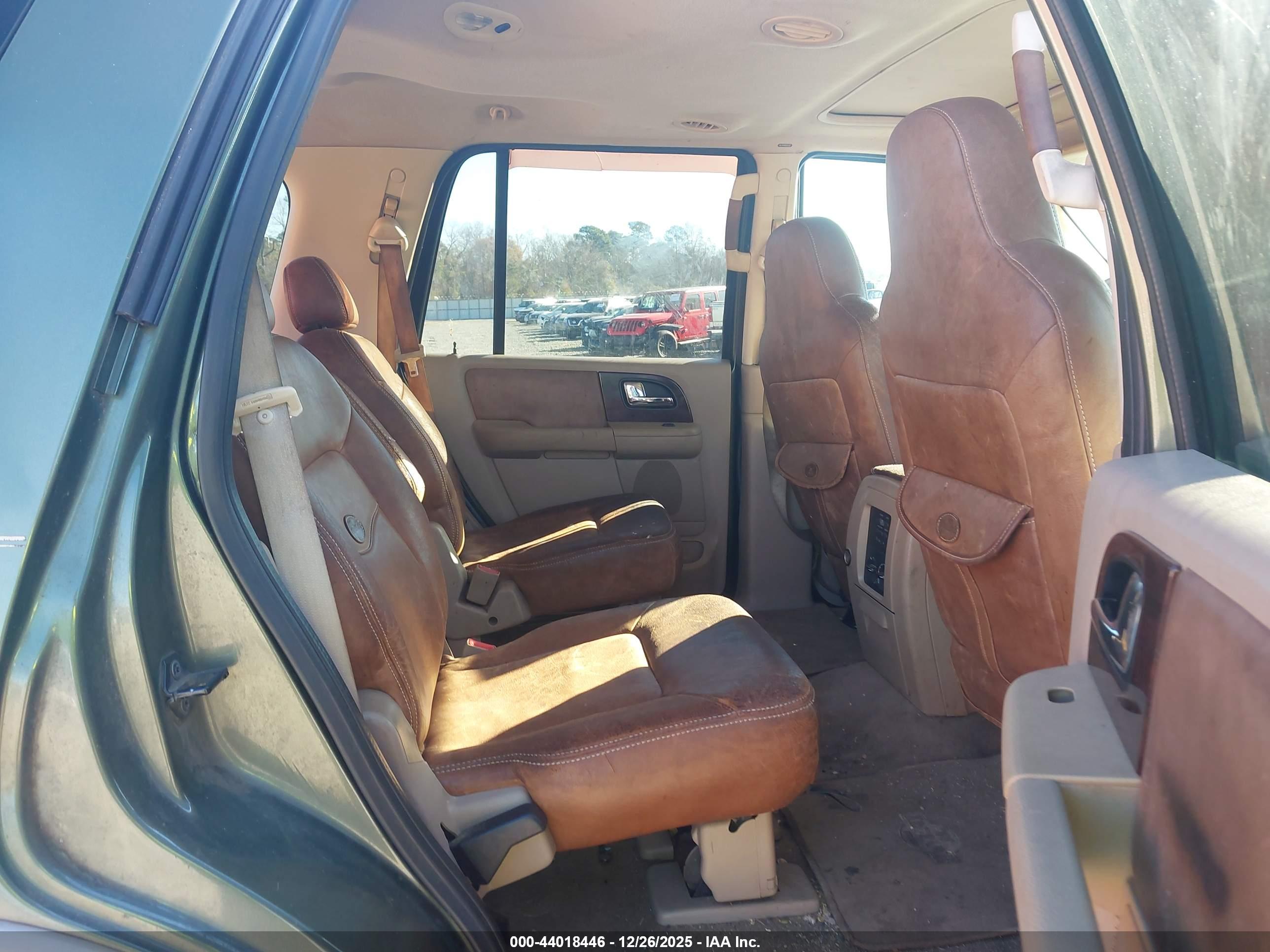 FORD EXPEDITION image 8