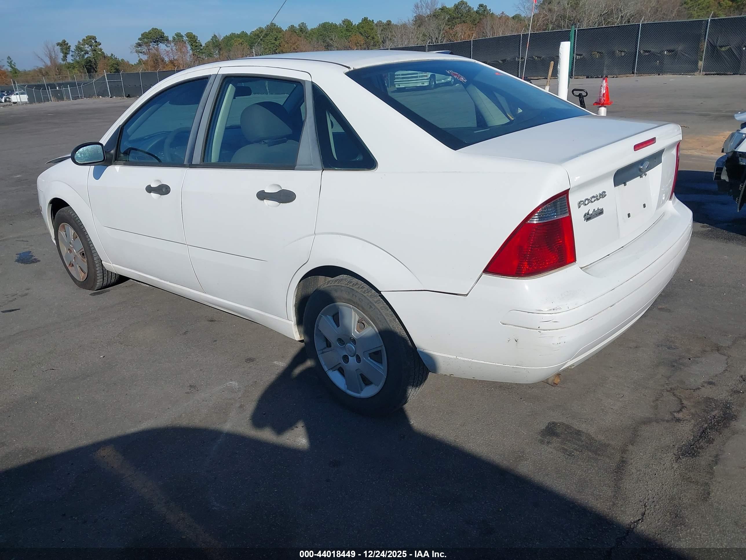 FORD FOCUS image 3
