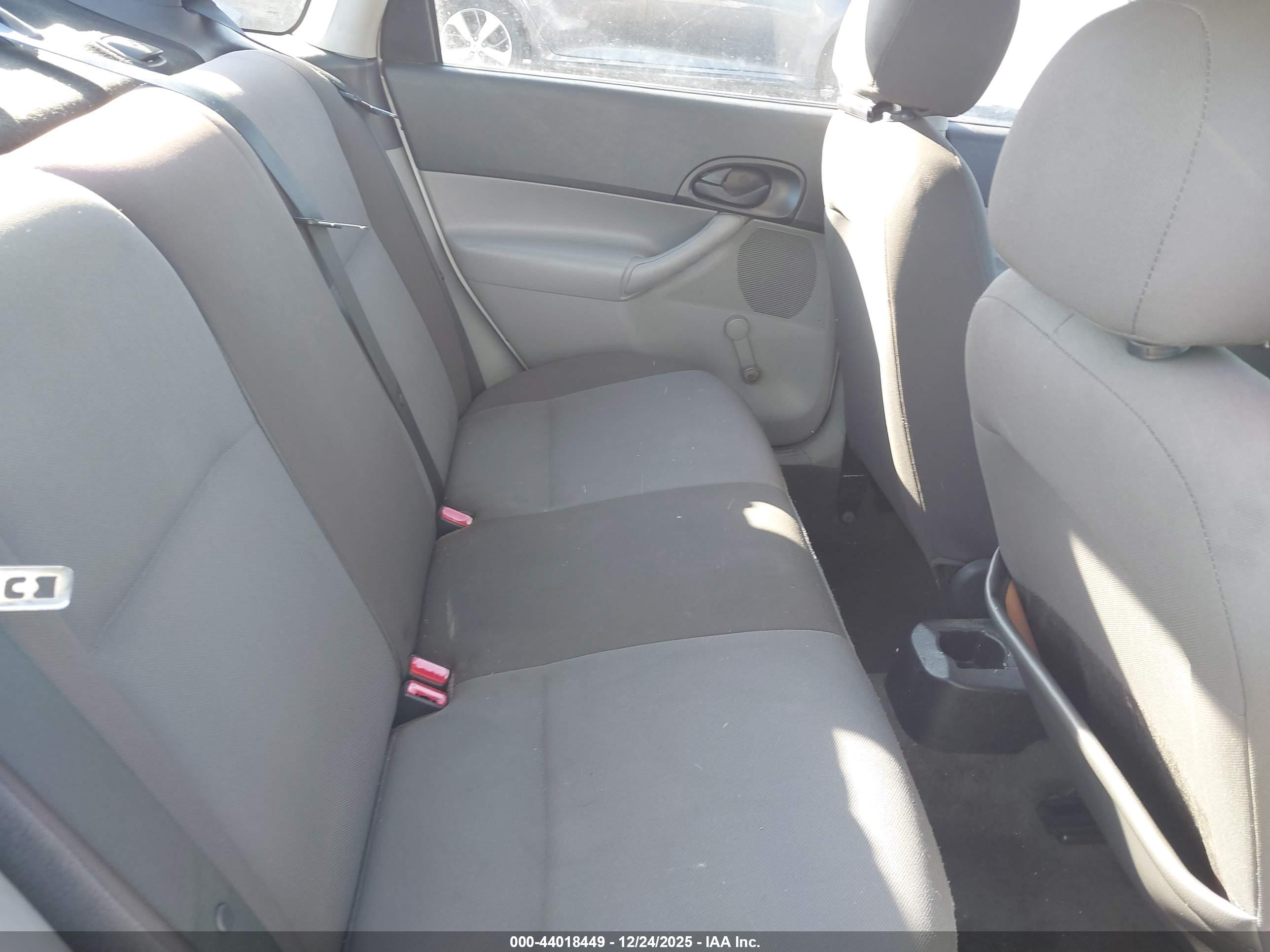 FORD FOCUS image 8