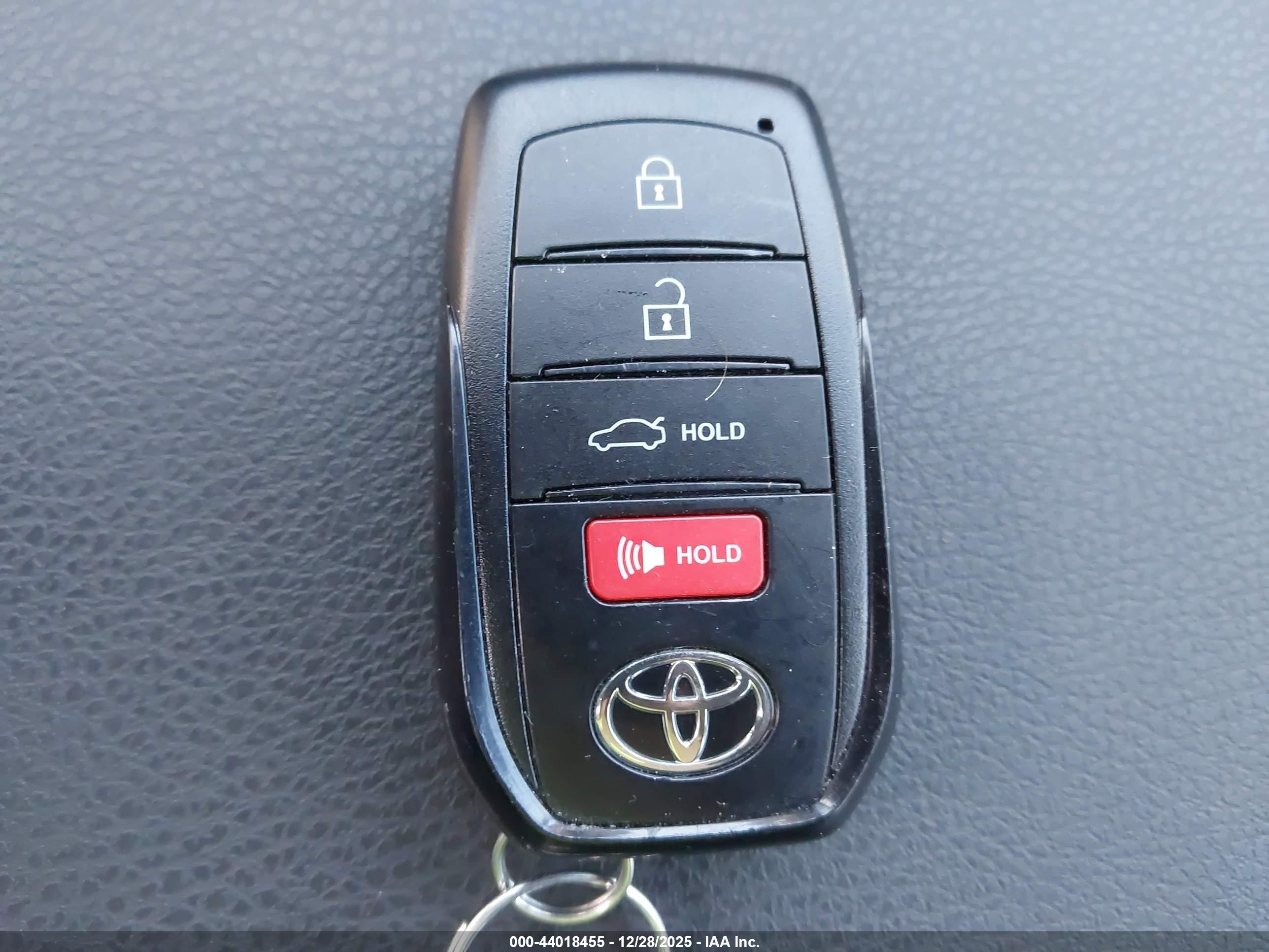 TOYOTA CAMRY image 11