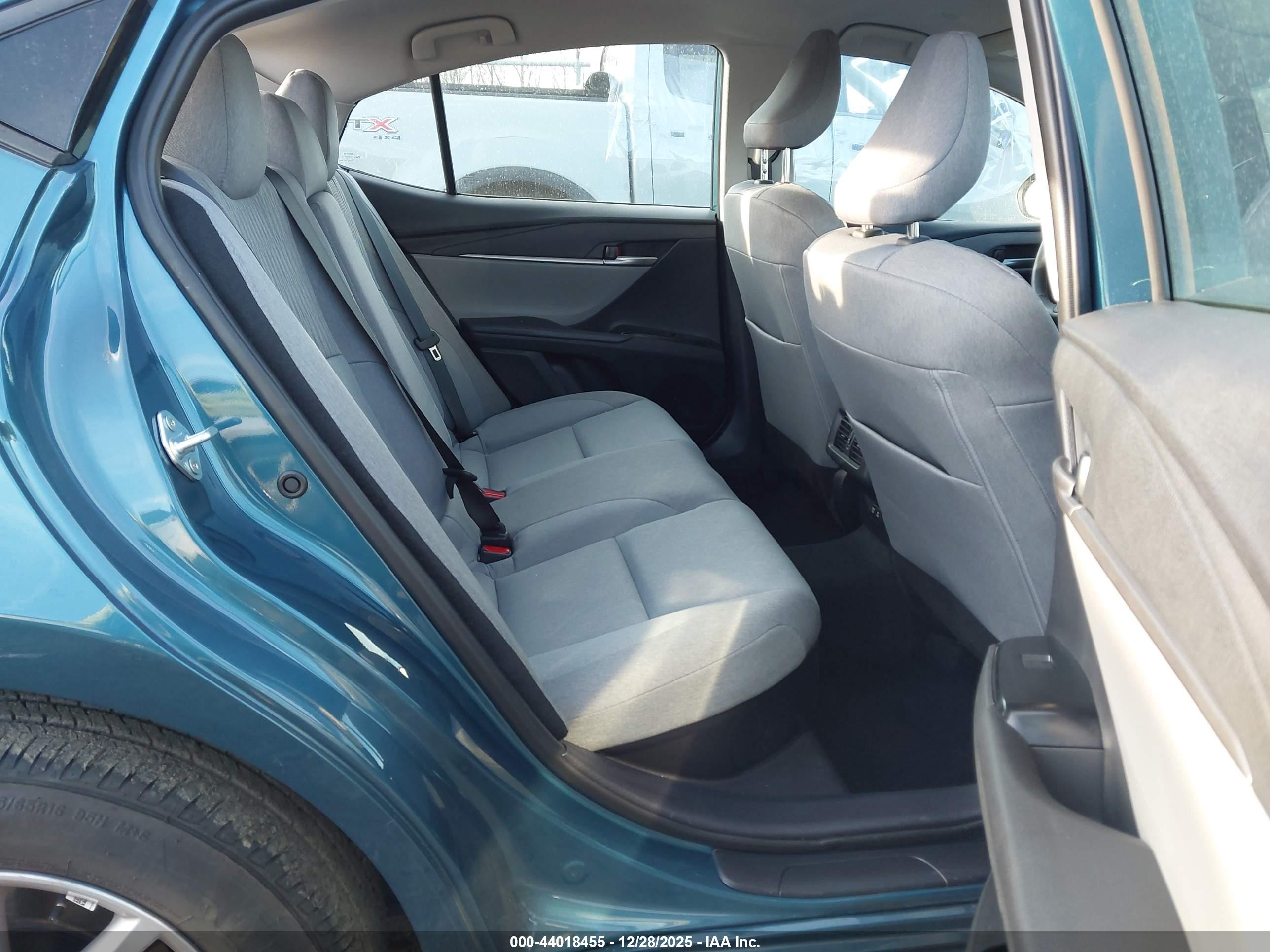 TOYOTA CAMRY image 8