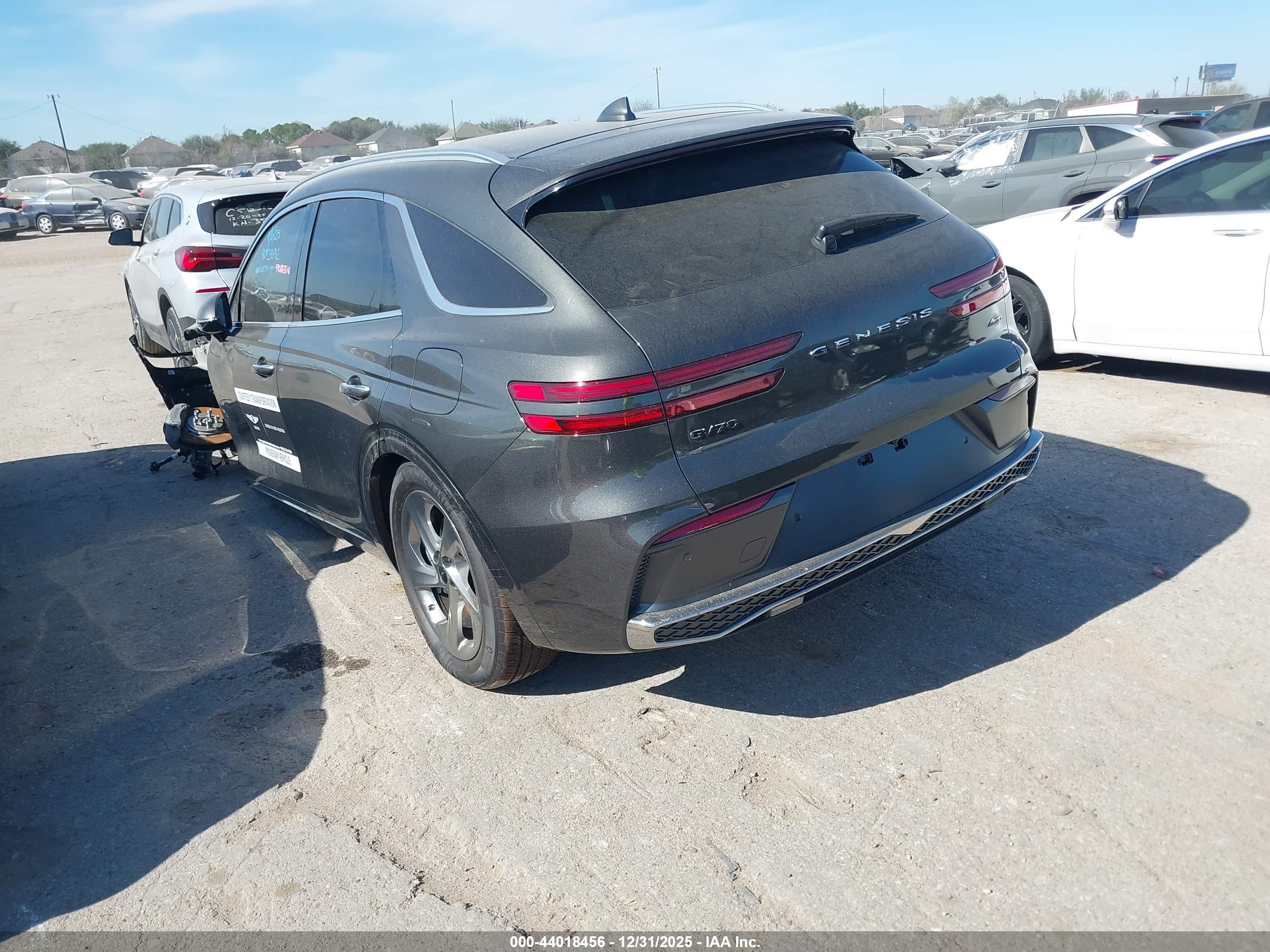 GENESIS GV70 image 3