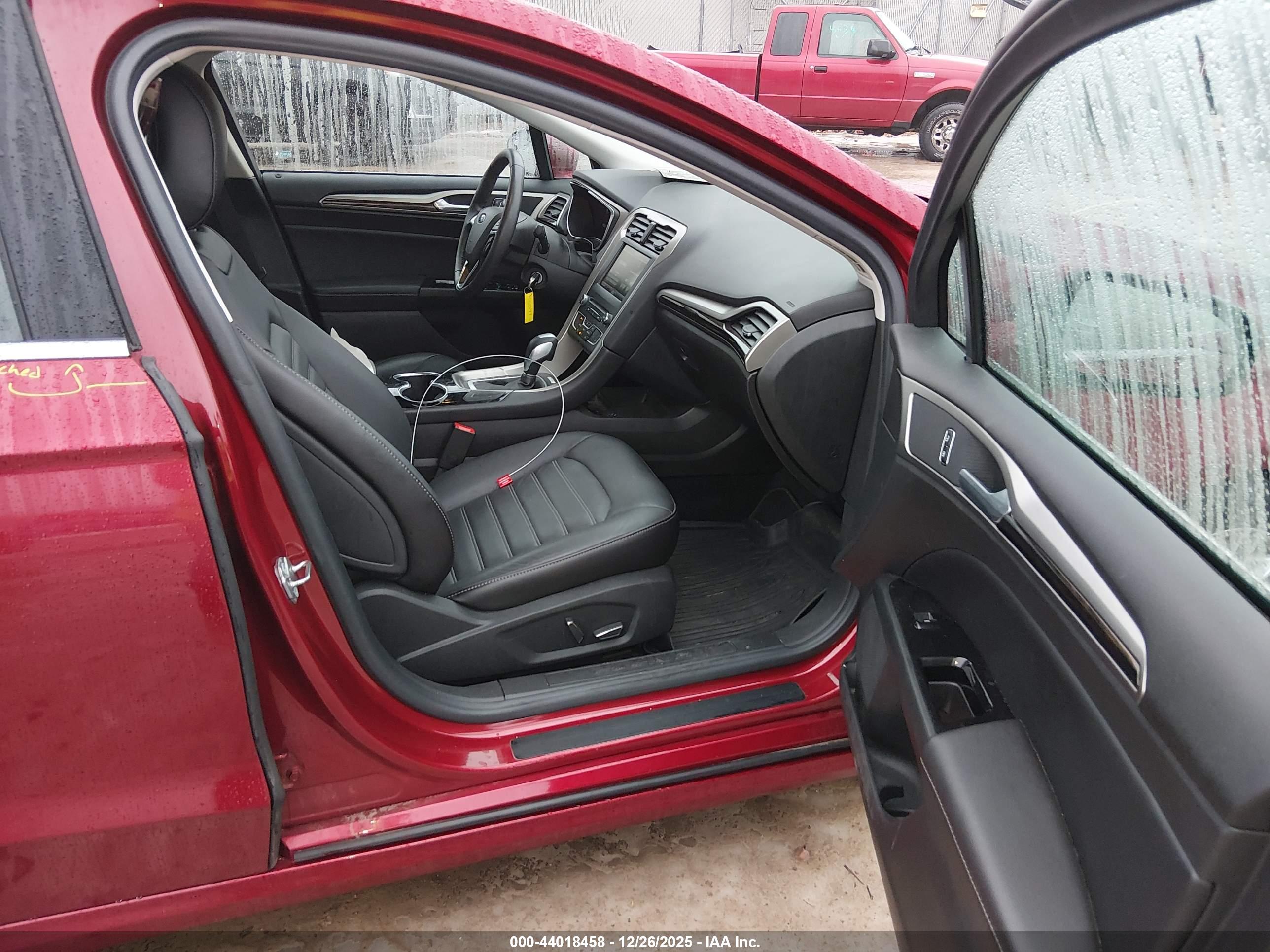 FORD FUSION image 5