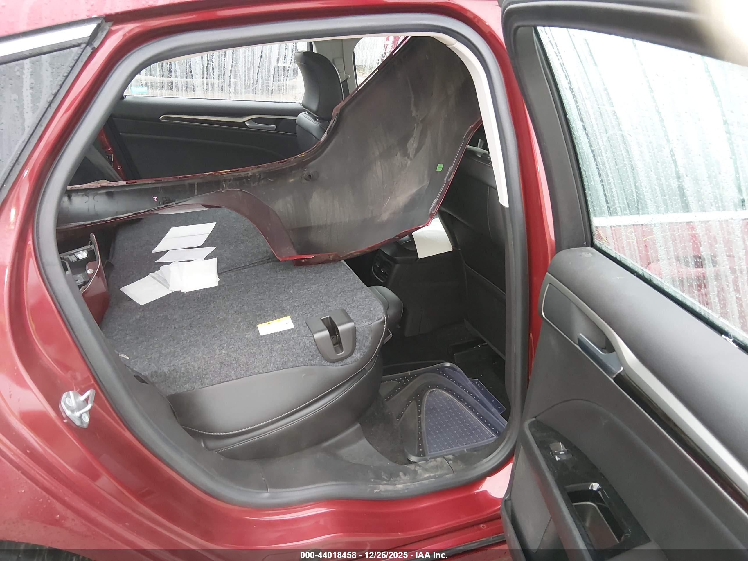 FORD FUSION image 8