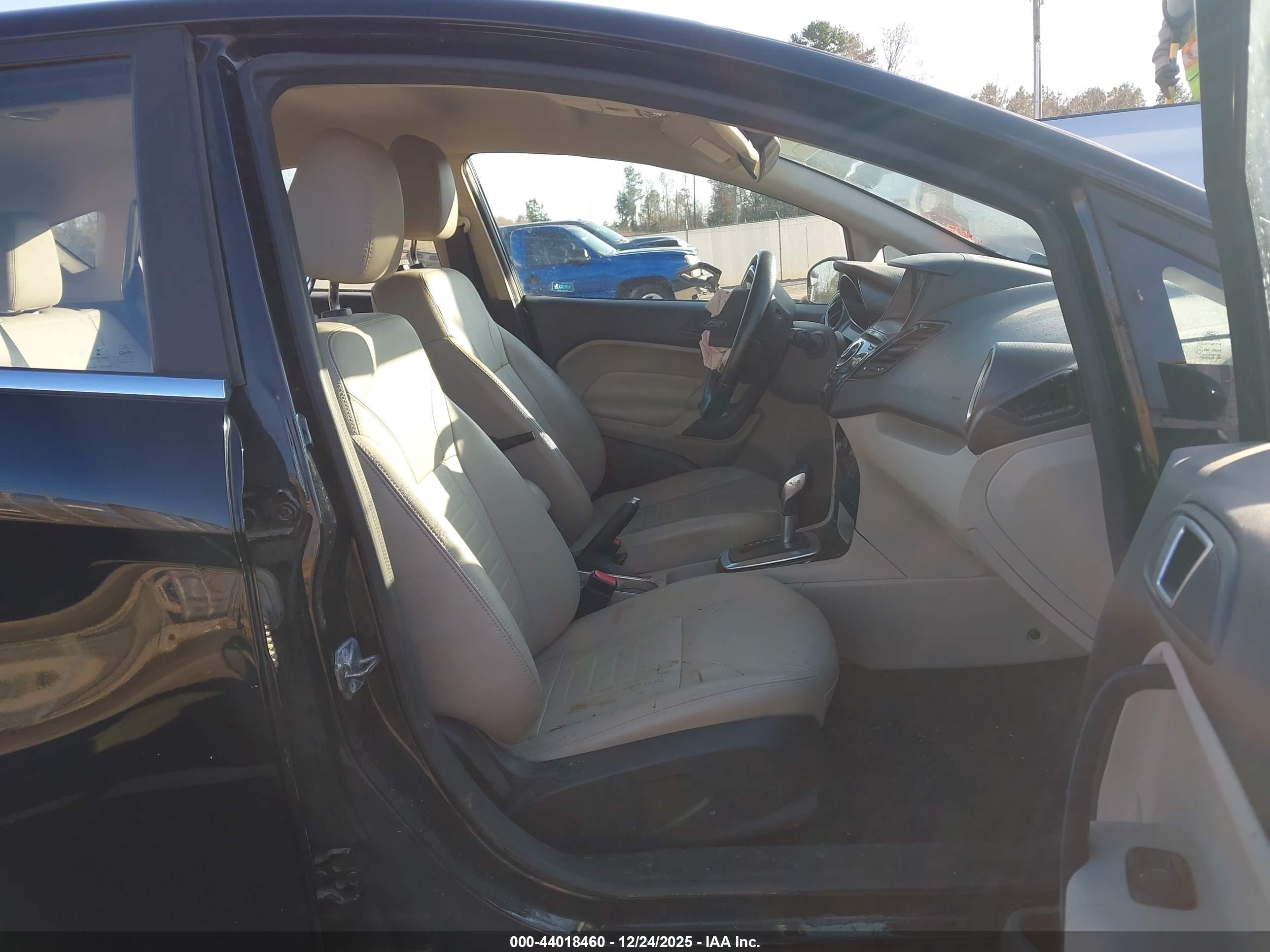FORD FIESTA image 5