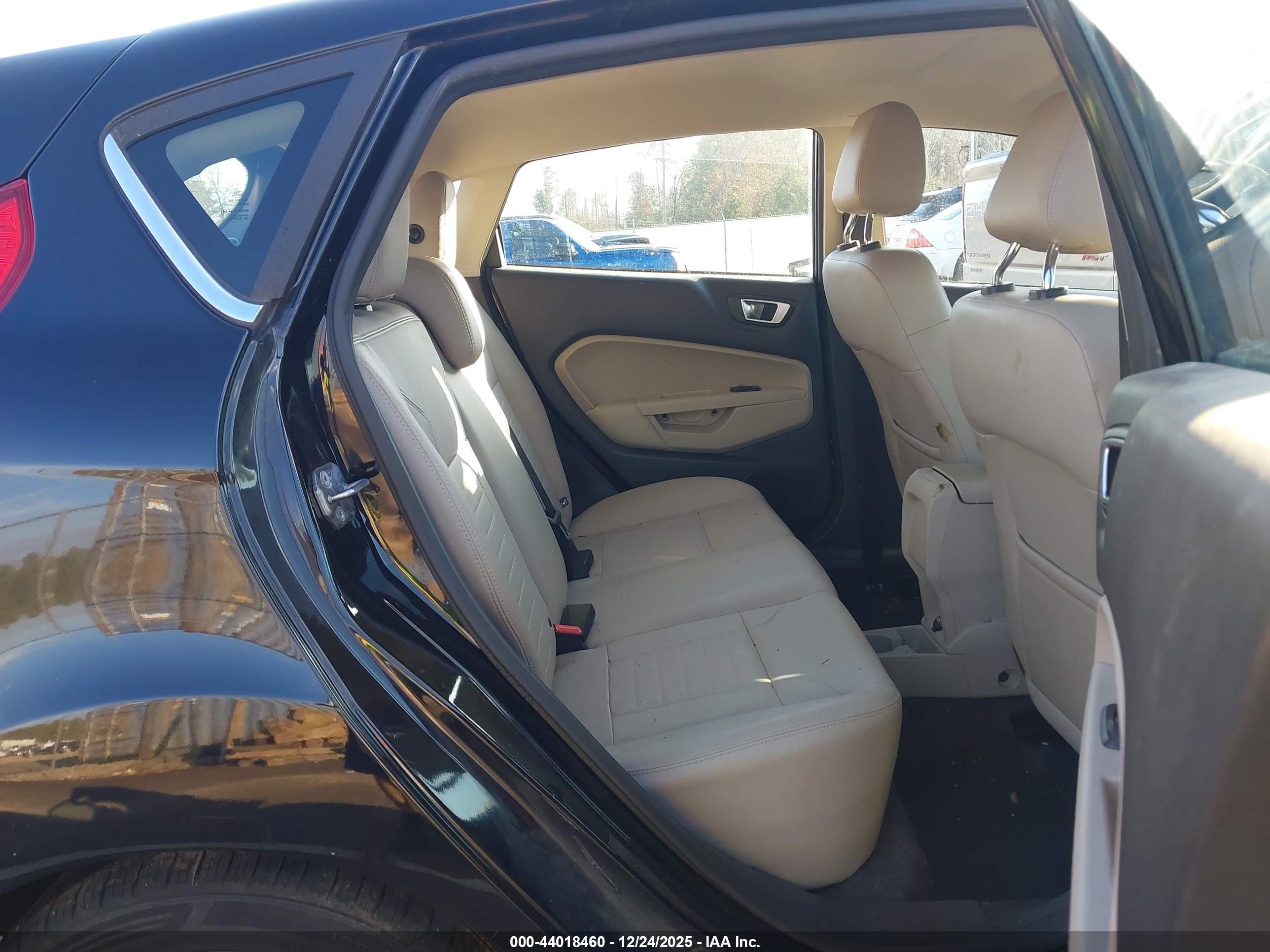 FORD FIESTA image 8