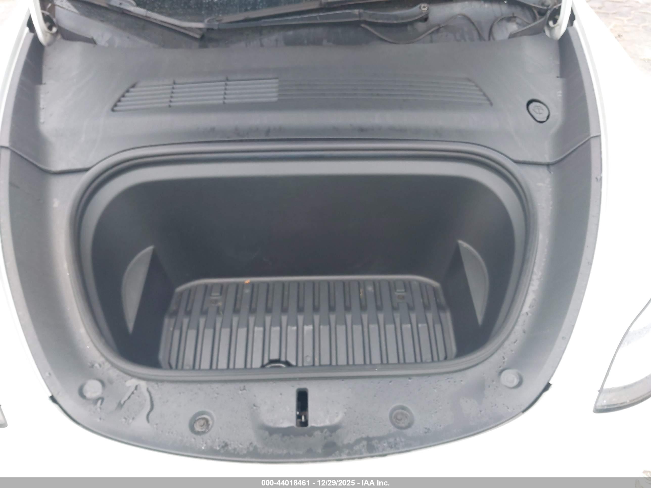 TESLA MODEL image 10