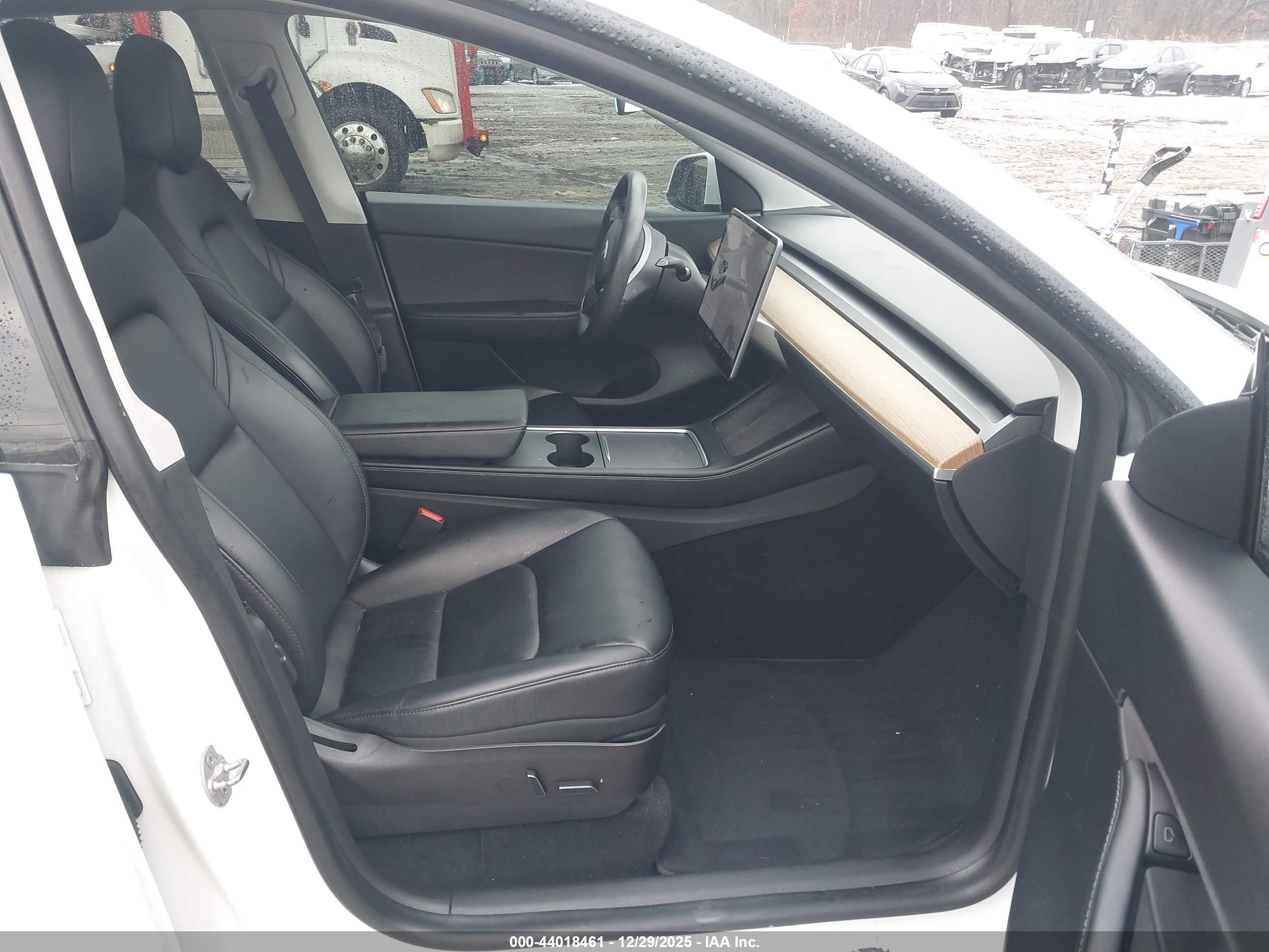 TESLA MODEL image 5